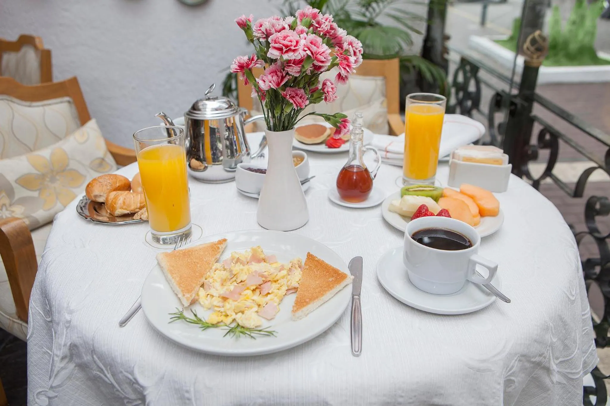 Breakfast in Antara Hotel & Suites - Miraflores