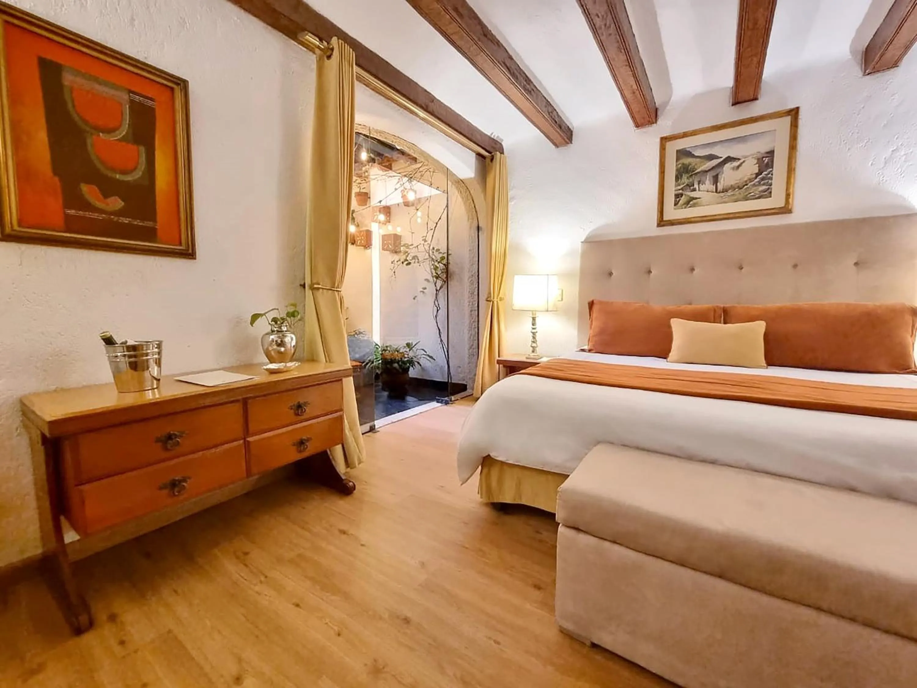 Photo of the whole room, Bed in Antara Hotel & Suites - Miraflores