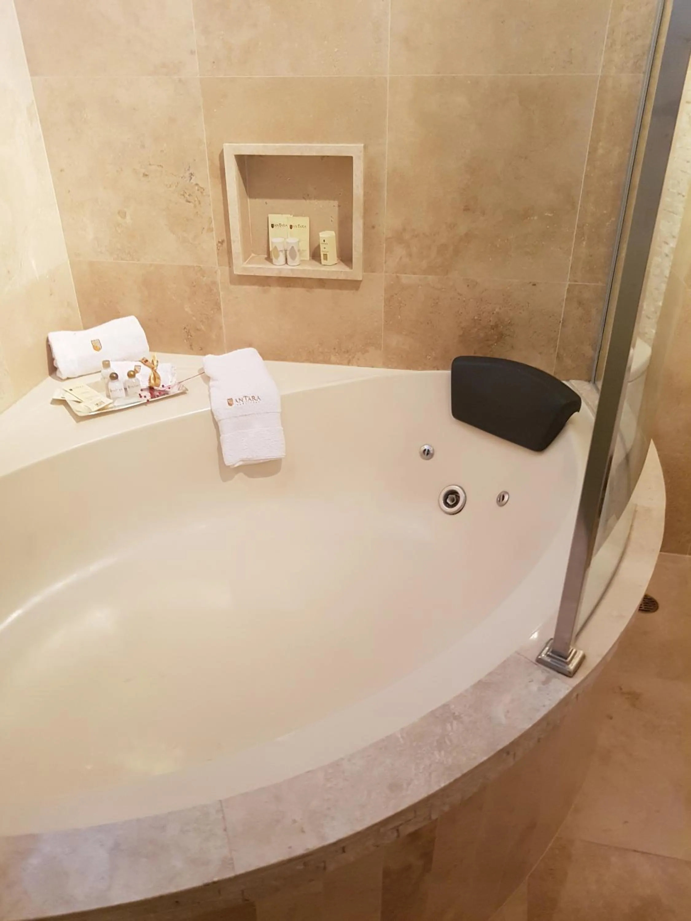 Hot Tub in Antara Hotel & Suites - Miraflores