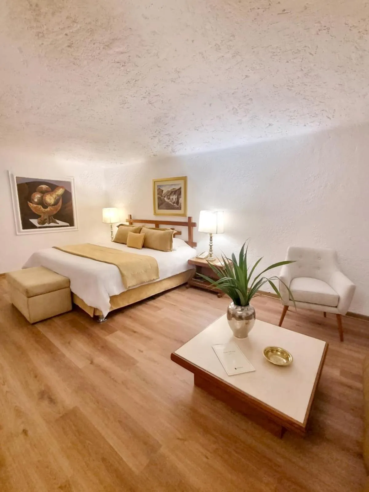 Photo of the whole room, Bed in Antara Hotel & Suites - Miraflores