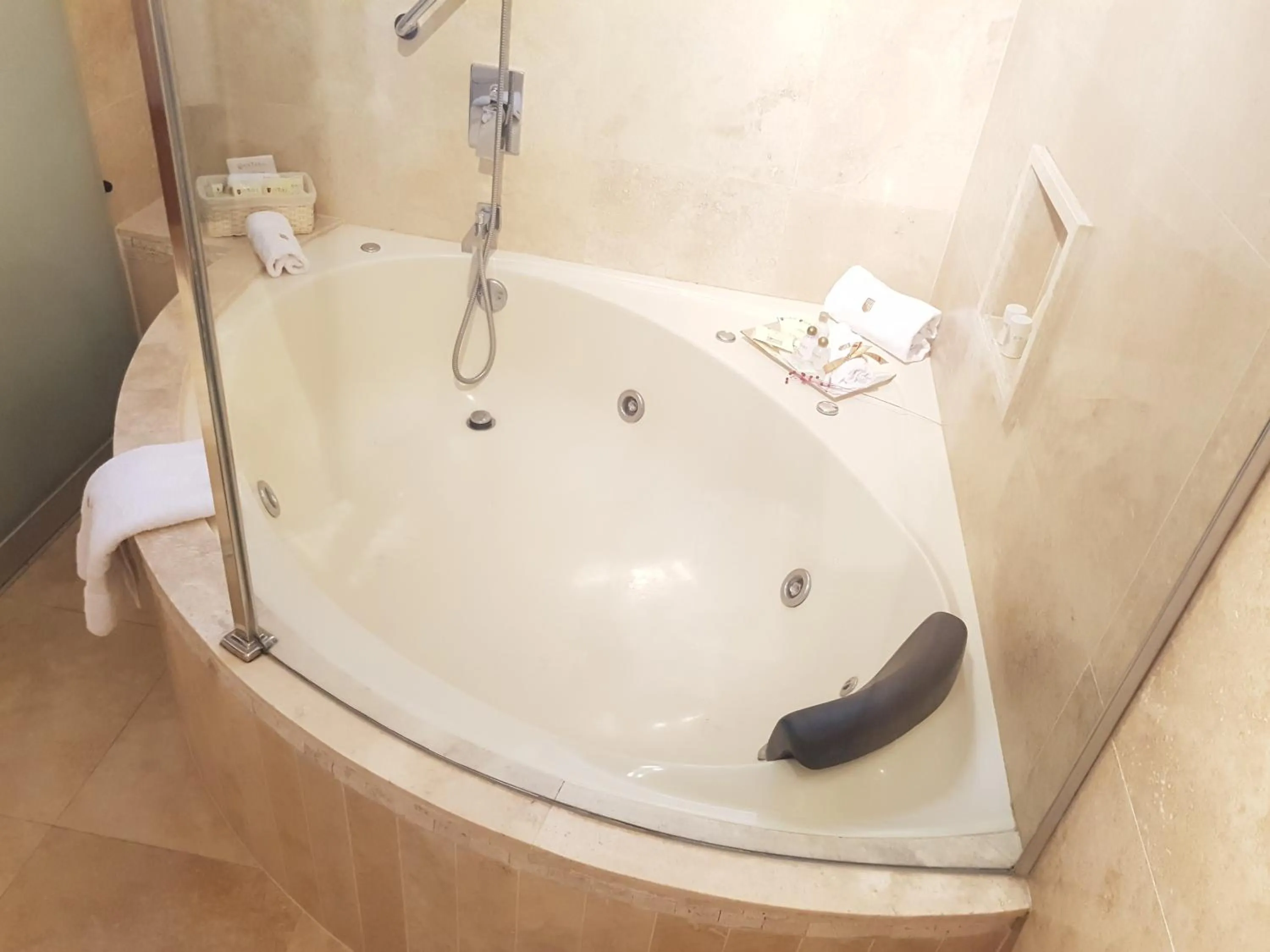 Bath in Antara Hotel & Suites - Miraflores