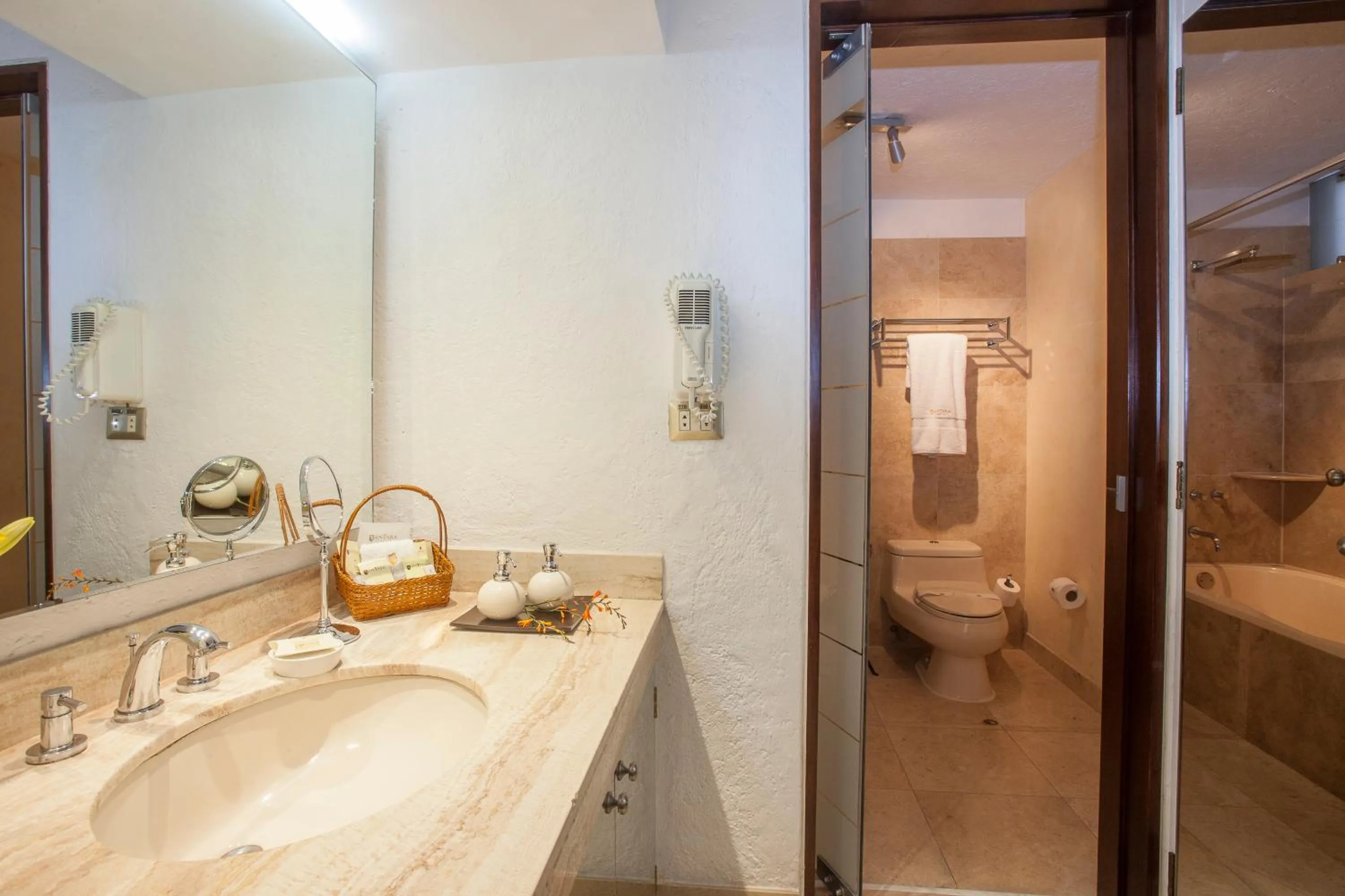 Bathroom in Antara Hotel & Suites - Miraflores