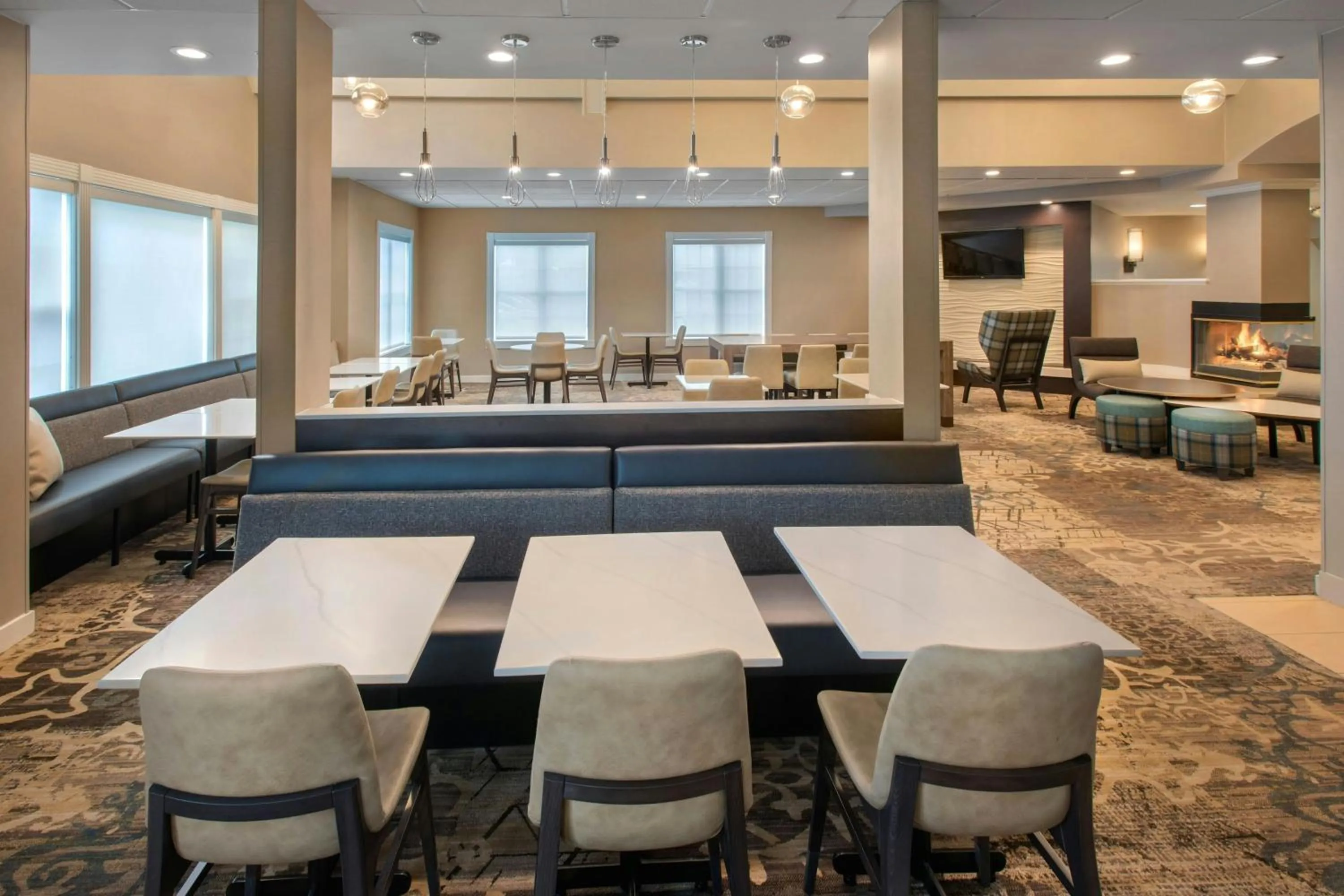 Lounge or bar in Residence Inn Hartford Manchester