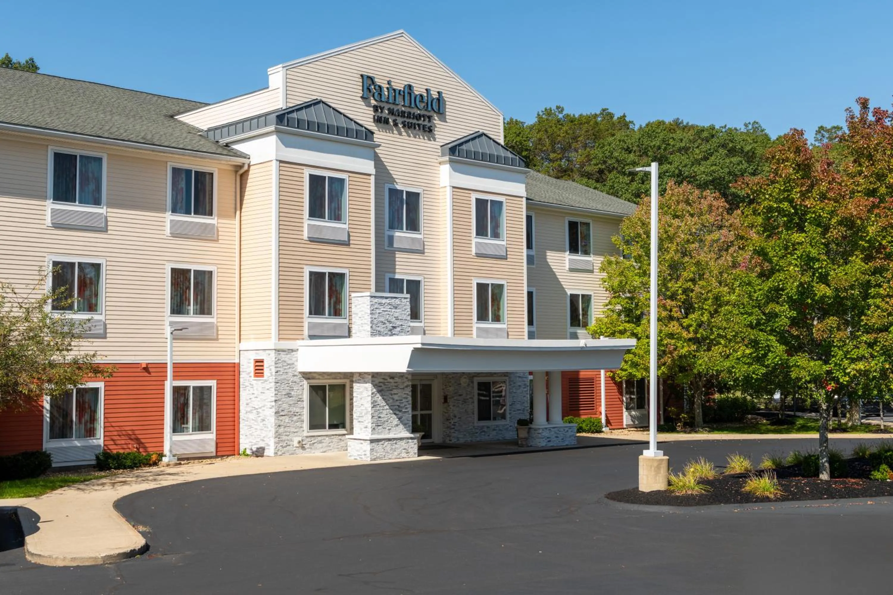 Property building in Fairfield Inn & Suites Hooksett