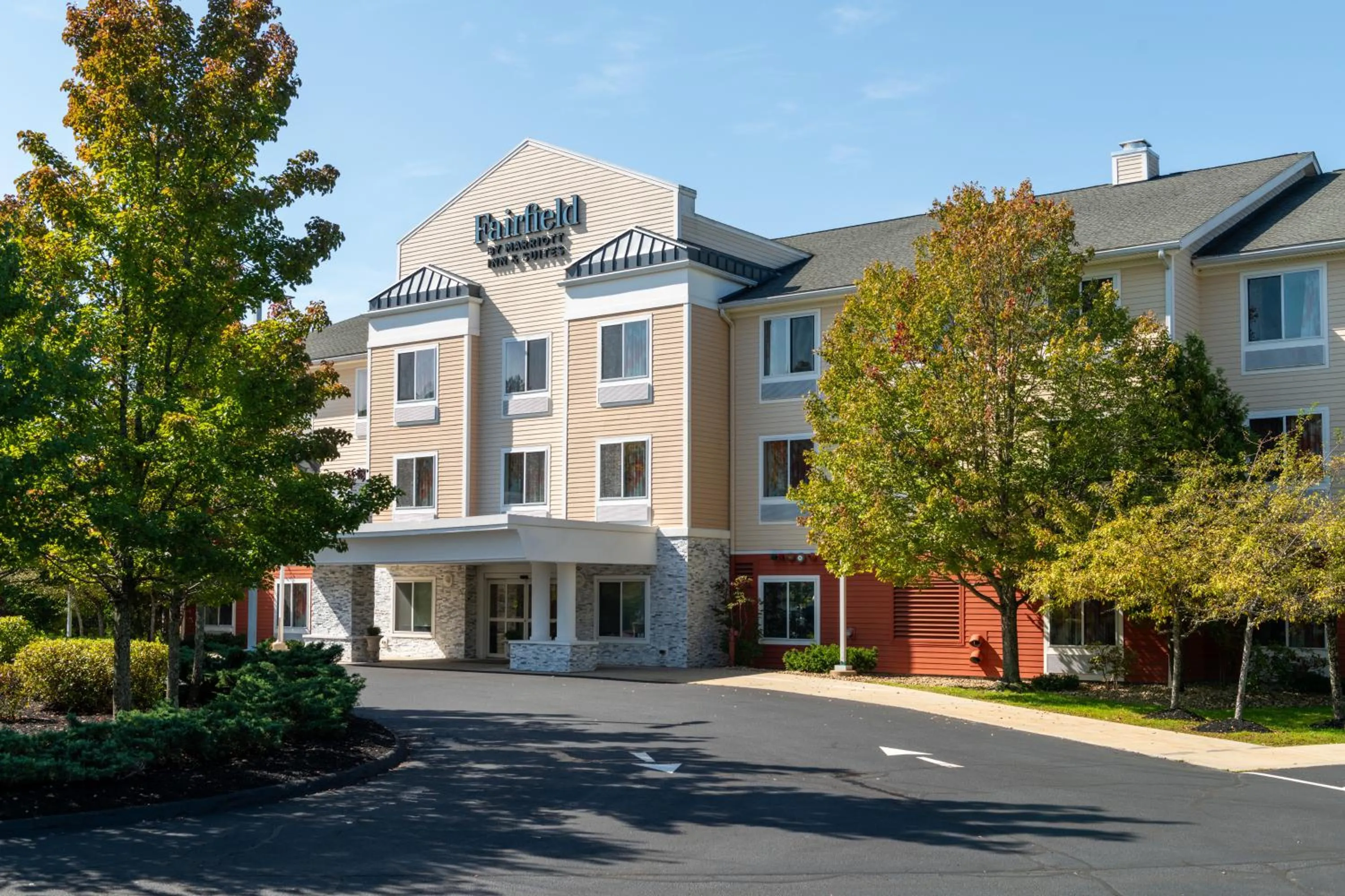 Property building in Fairfield Inn & Suites Hooksett