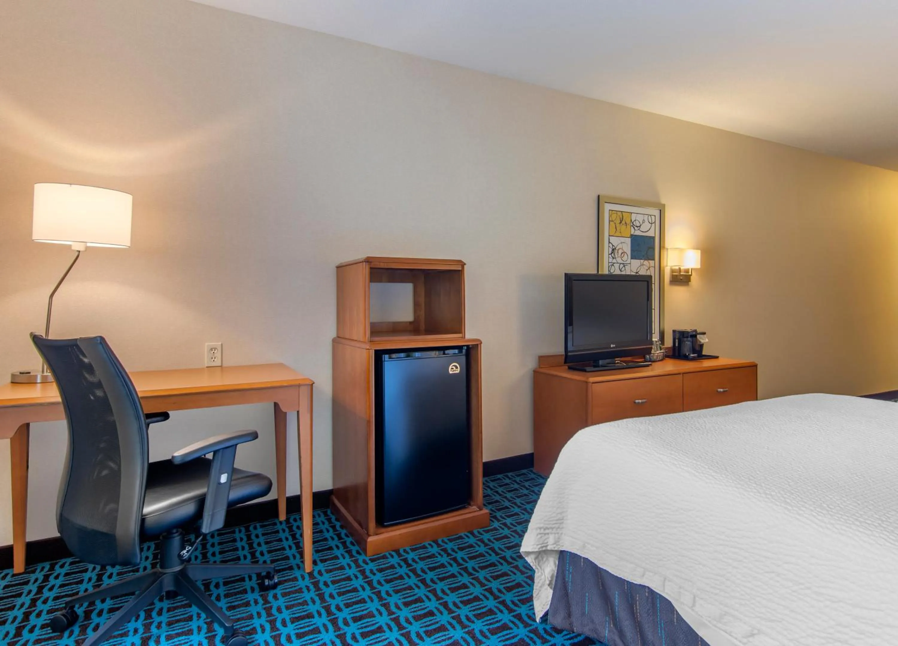 Bedroom, Bed in Fairfield Inn & Suites Hooksett