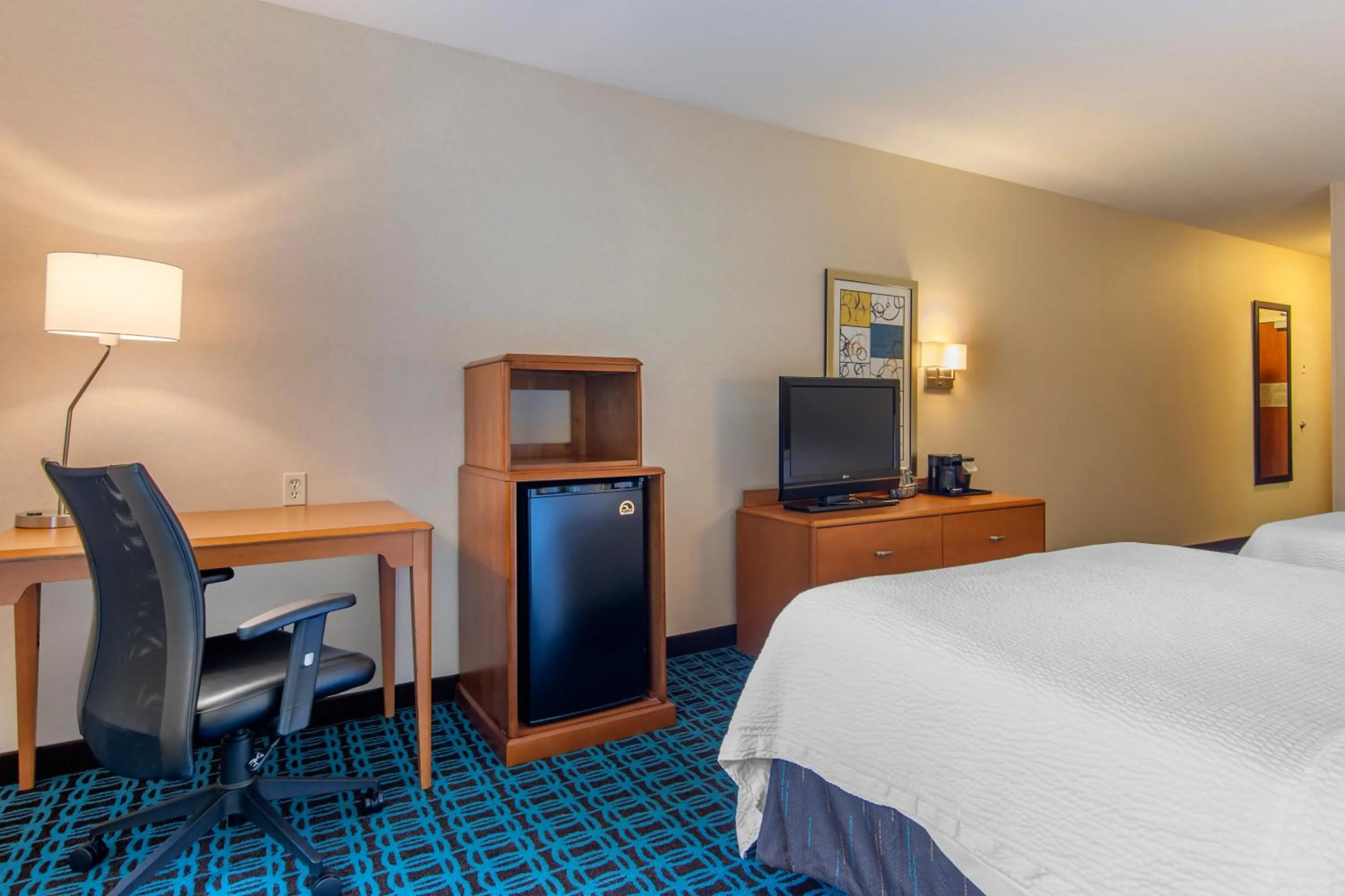 Bedroom, Bed in Fairfield Inn & Suites Hooksett
