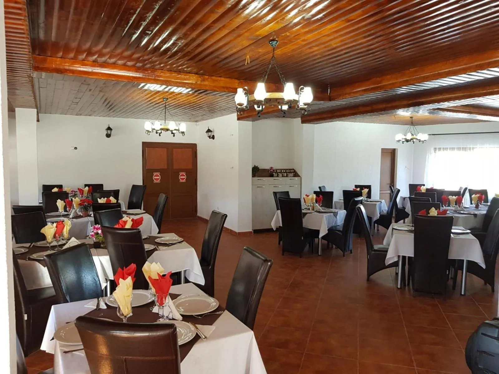 Restaurant/places to eat in Hanul Patrisiei