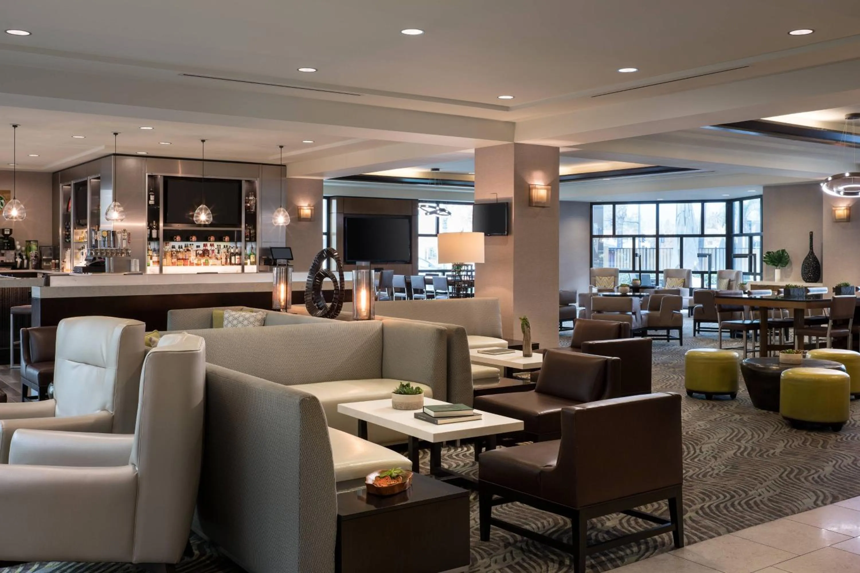Lounge or bar in Bakersfield Marriott at the Convention Center