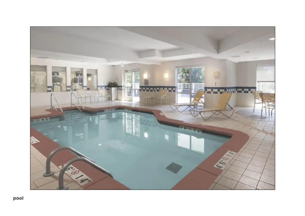 Swimming pool in Fairfield Inn & Suites by Marriott Edmond