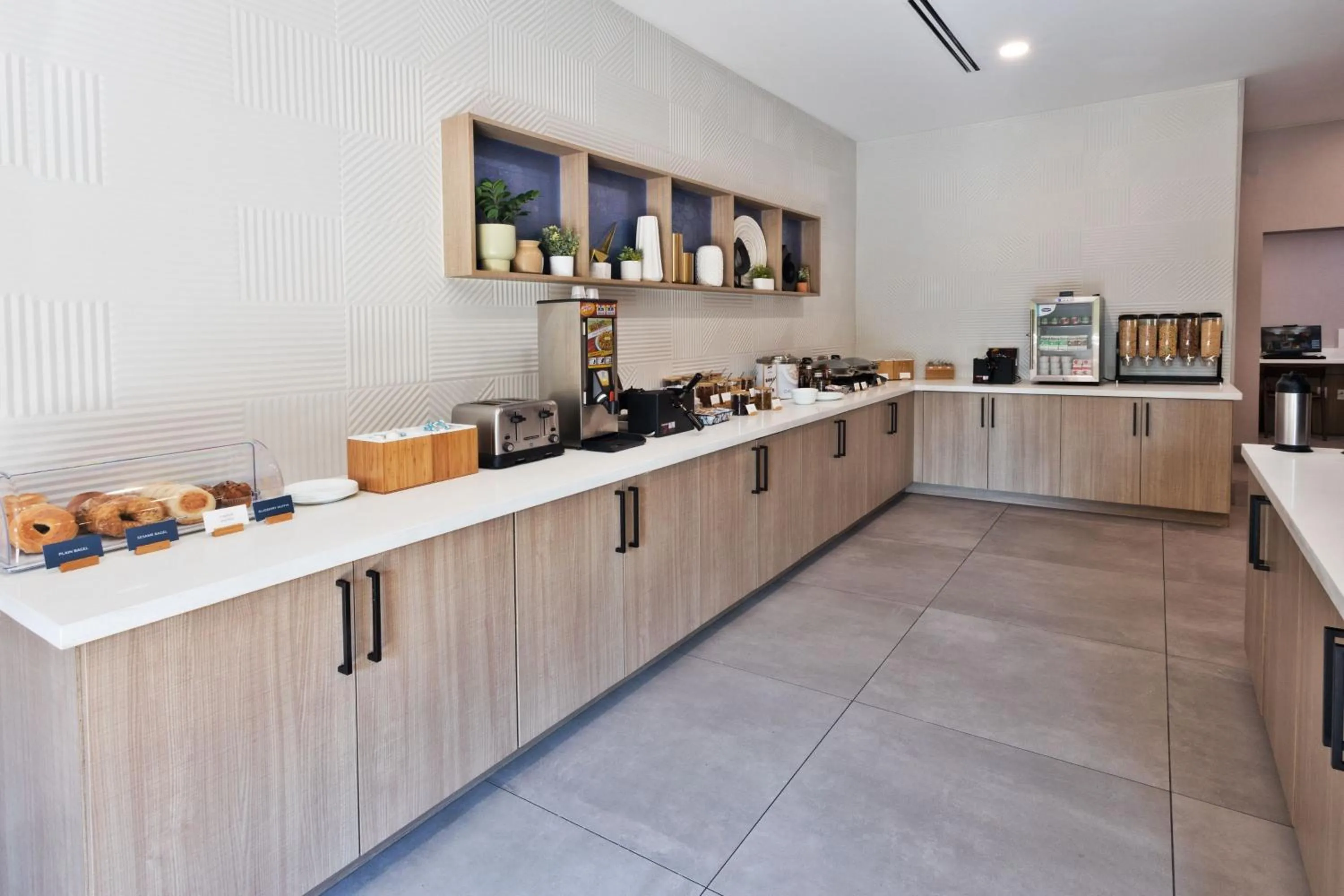 Breakfast in SpringHill Suites Birmingham Colonnade