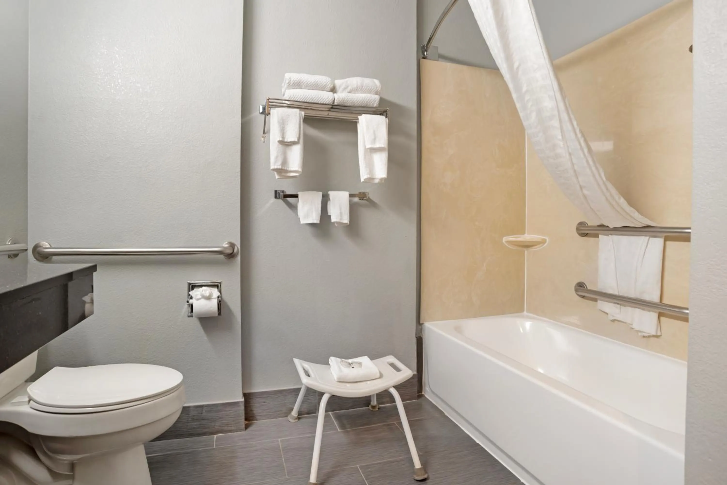 Bathroom in Quality Inn & Suites Birmingham - Highway 280