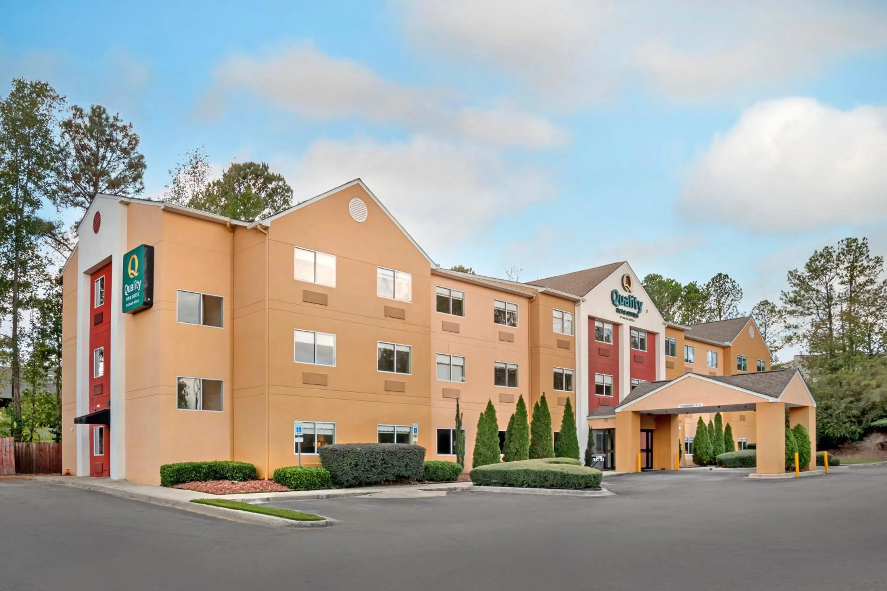 Property building in Quality Inn & Suites Birmingham - Highway 280