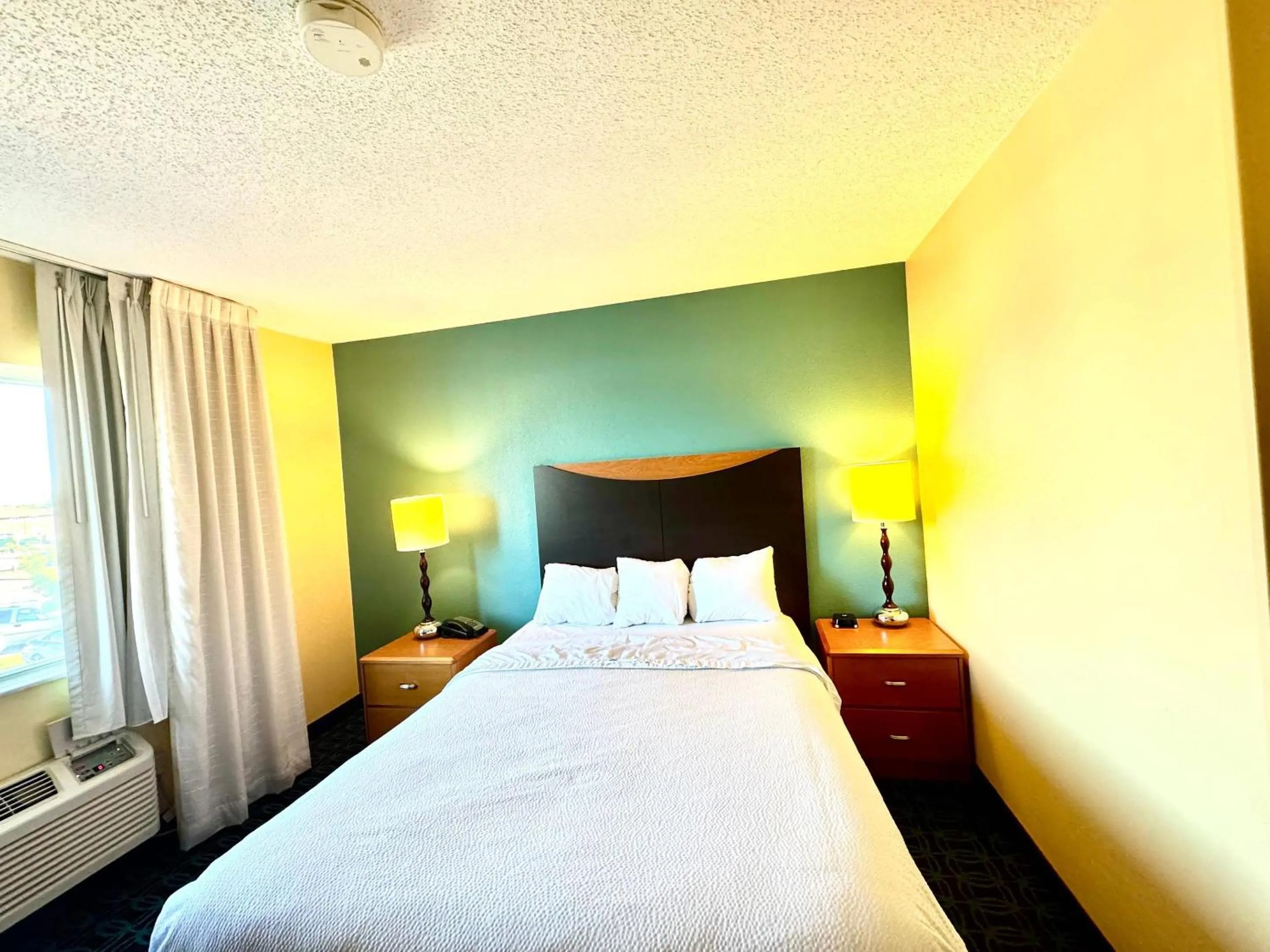 Bedroom, Bed in Country Inn & Suites by Radisson, Bismarck-Mandan