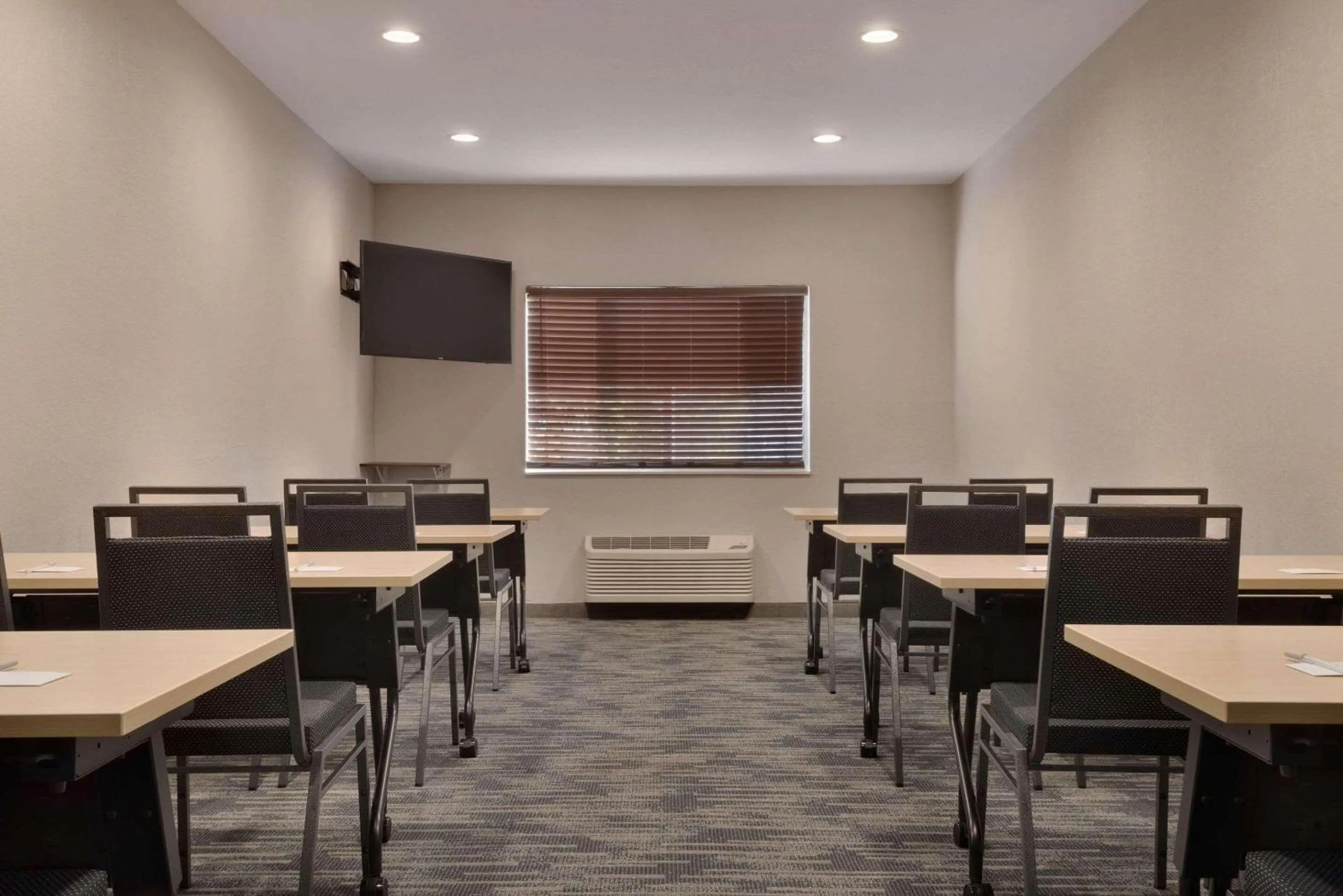 Meeting/conference room in Country Inn & Suites by Radisson, Brookings