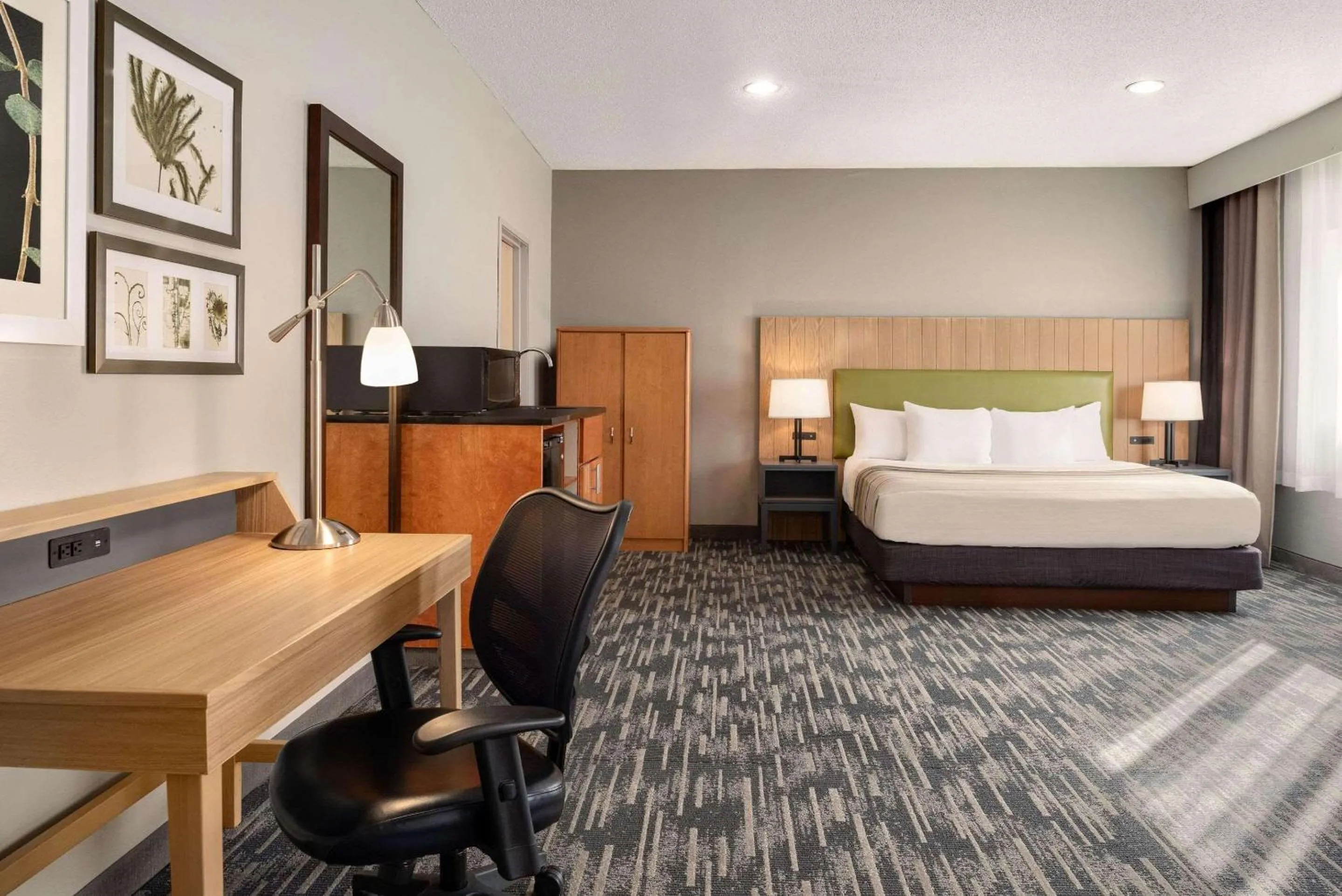 Bedroom, Bed in Country Inn & Suites by Radisson, Brookings