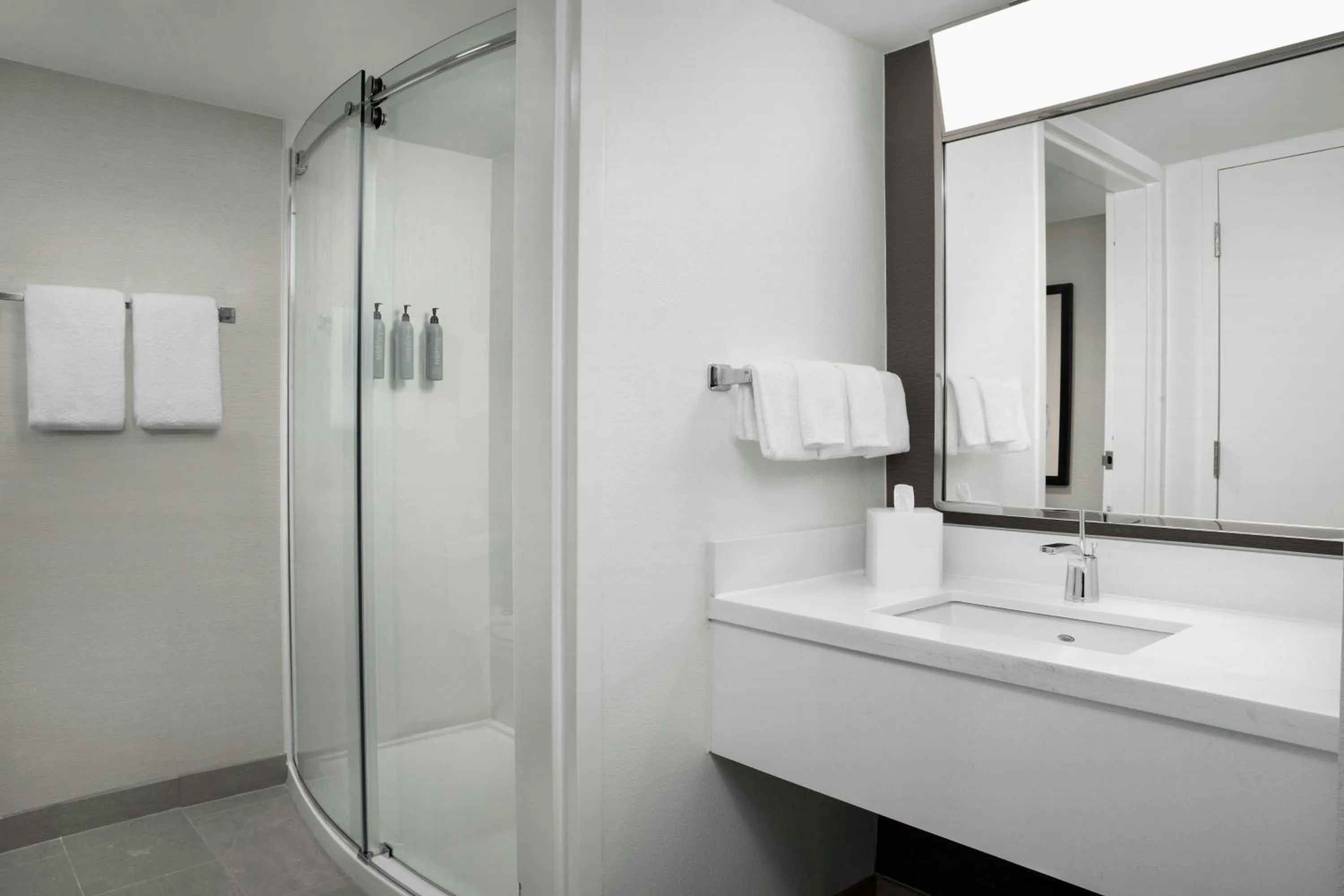 Bathroom in Courtyard by Marriott Bloomington