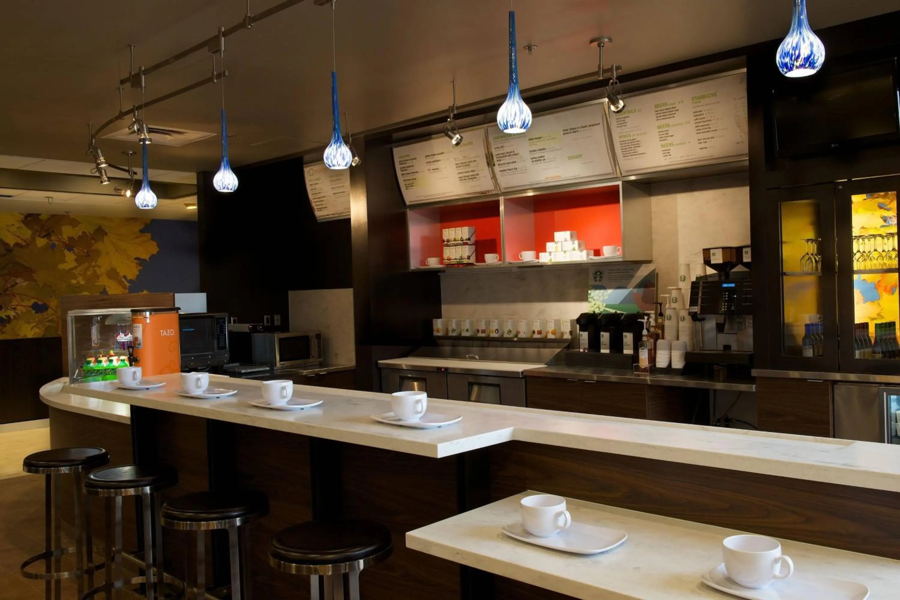 Lounge or bar in Courtyard by Marriott Bloomington