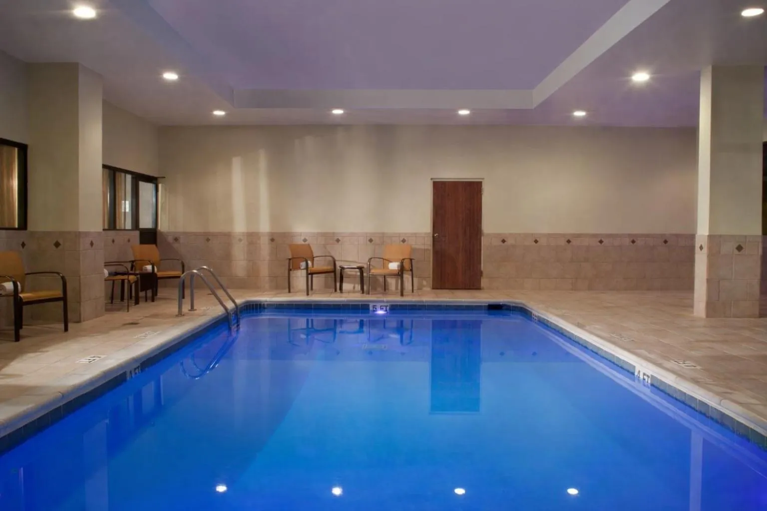 Swimming pool in Courtyard by Marriott Bloomington