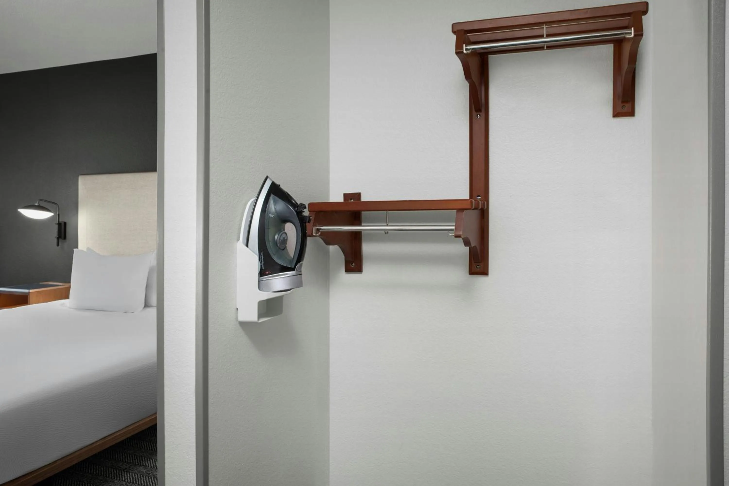 Photo of the whole room, Bed in Courtyard by Marriott Bloomington