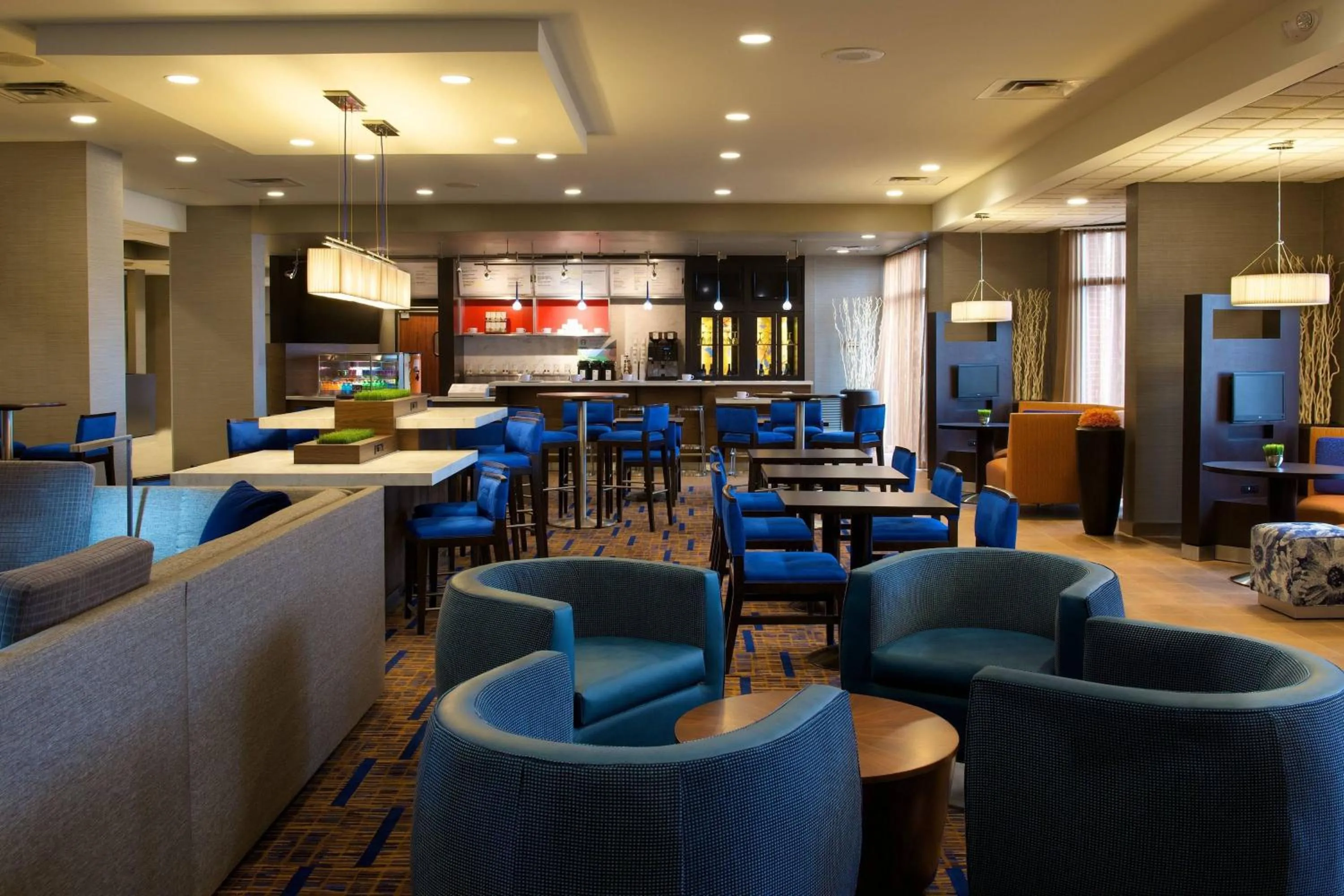 Restaurant/places to eat in Courtyard by Marriott Bloomington