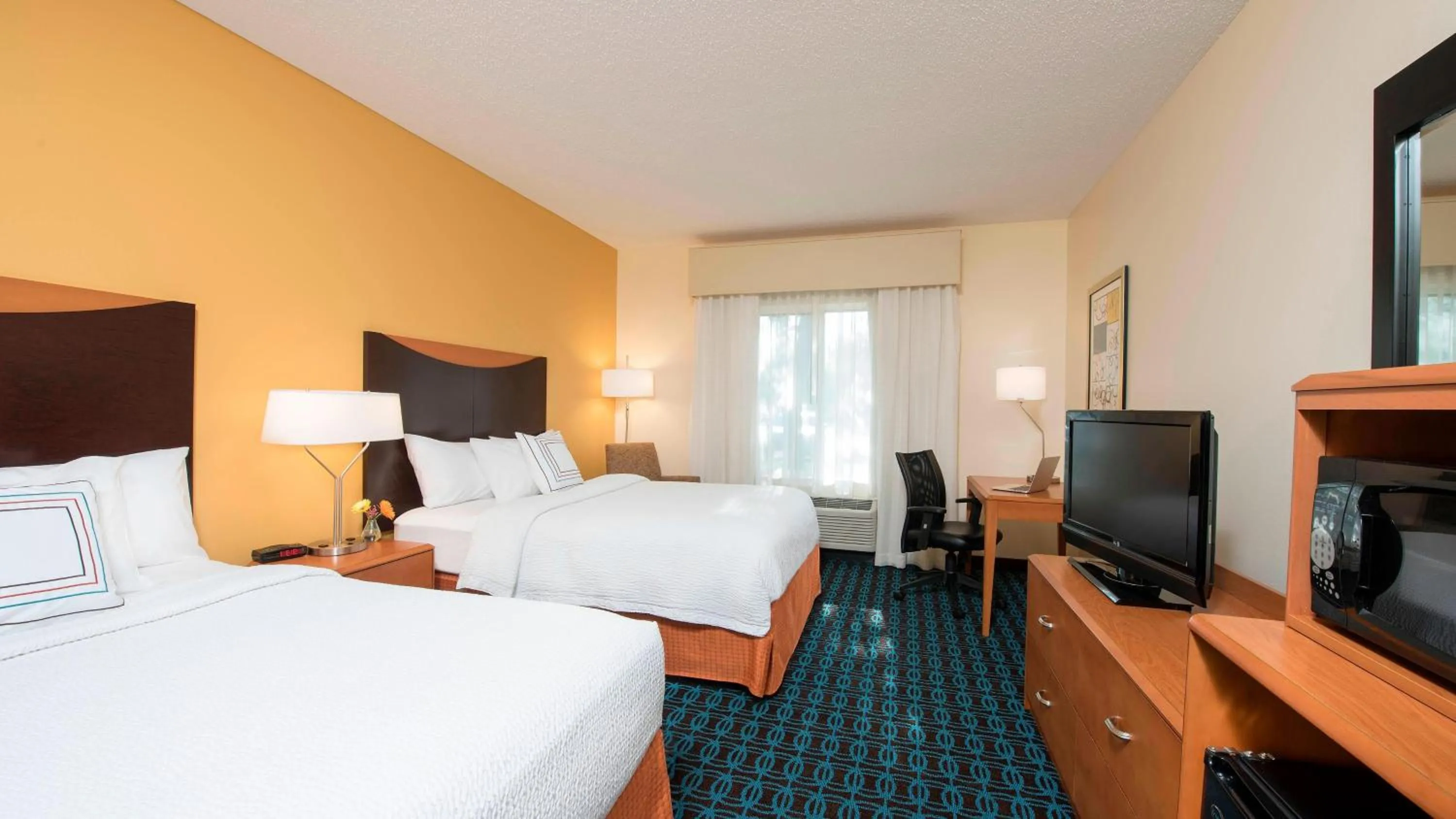 Bed in Fairfield Inn & Suites by Marriott Bloomington