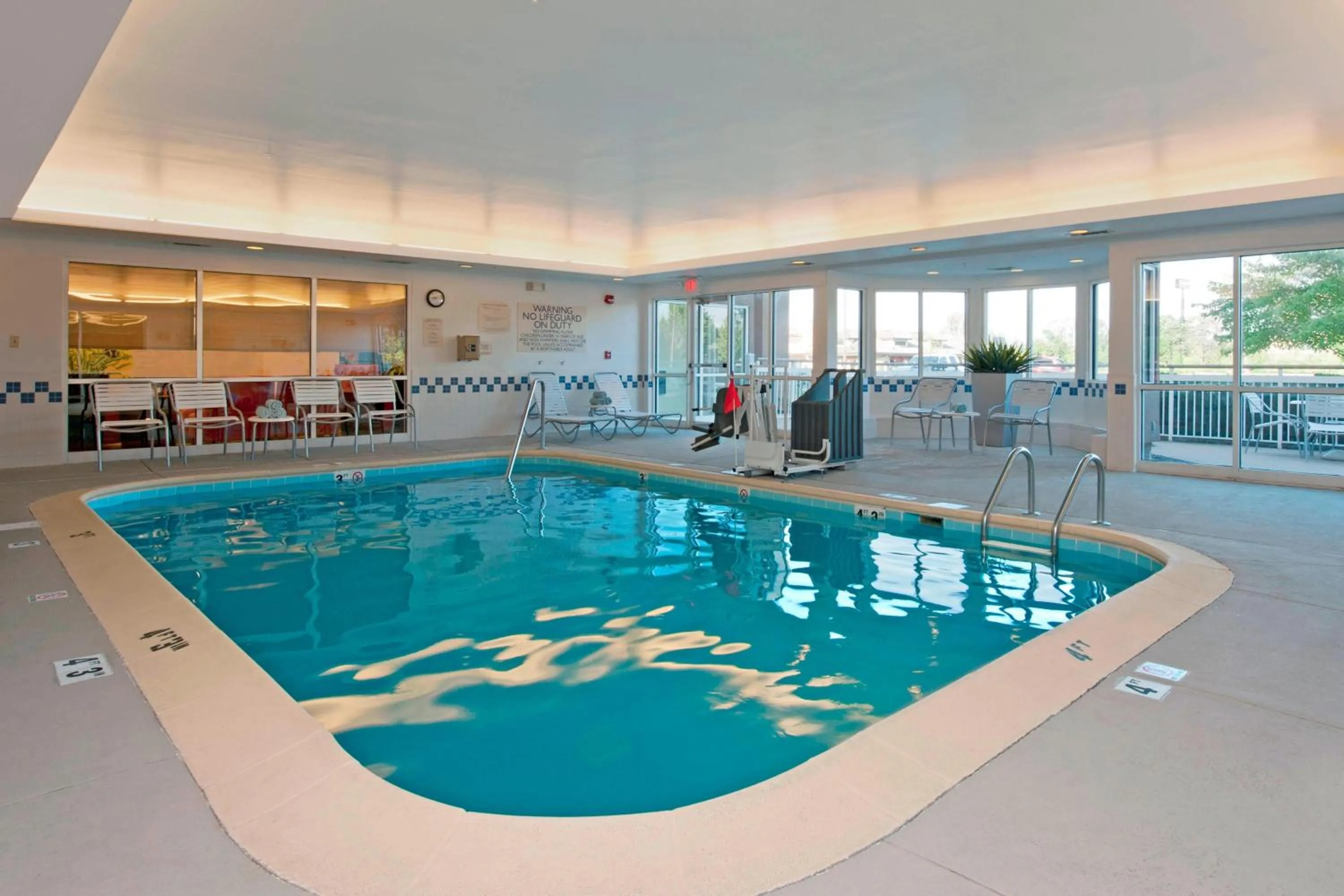Swimming pool in Fairfield Inn & Suites by Marriott Bloomington