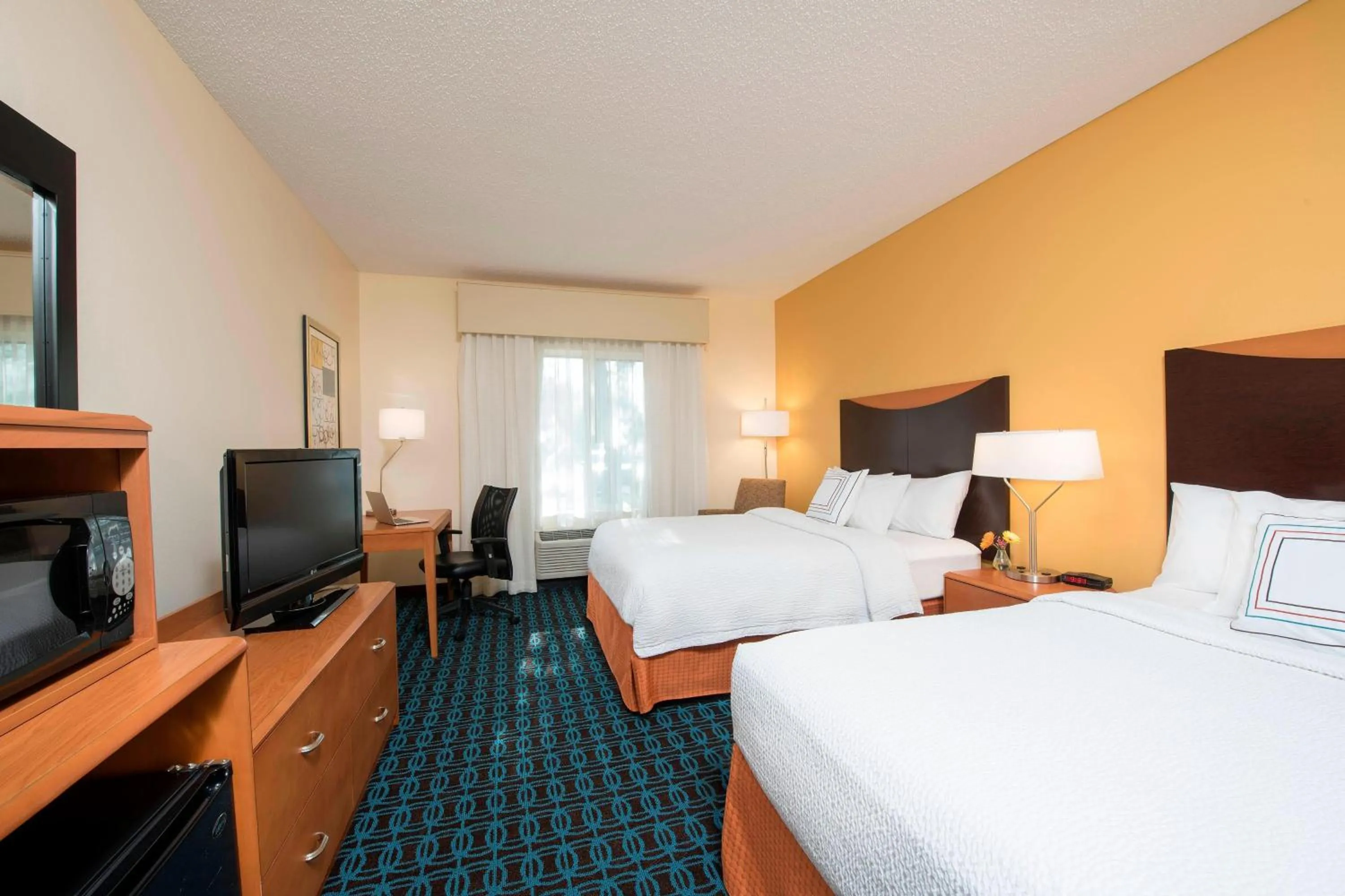 Photo of the whole room, Bed in Fairfield Inn & Suites by Marriott Bloomington