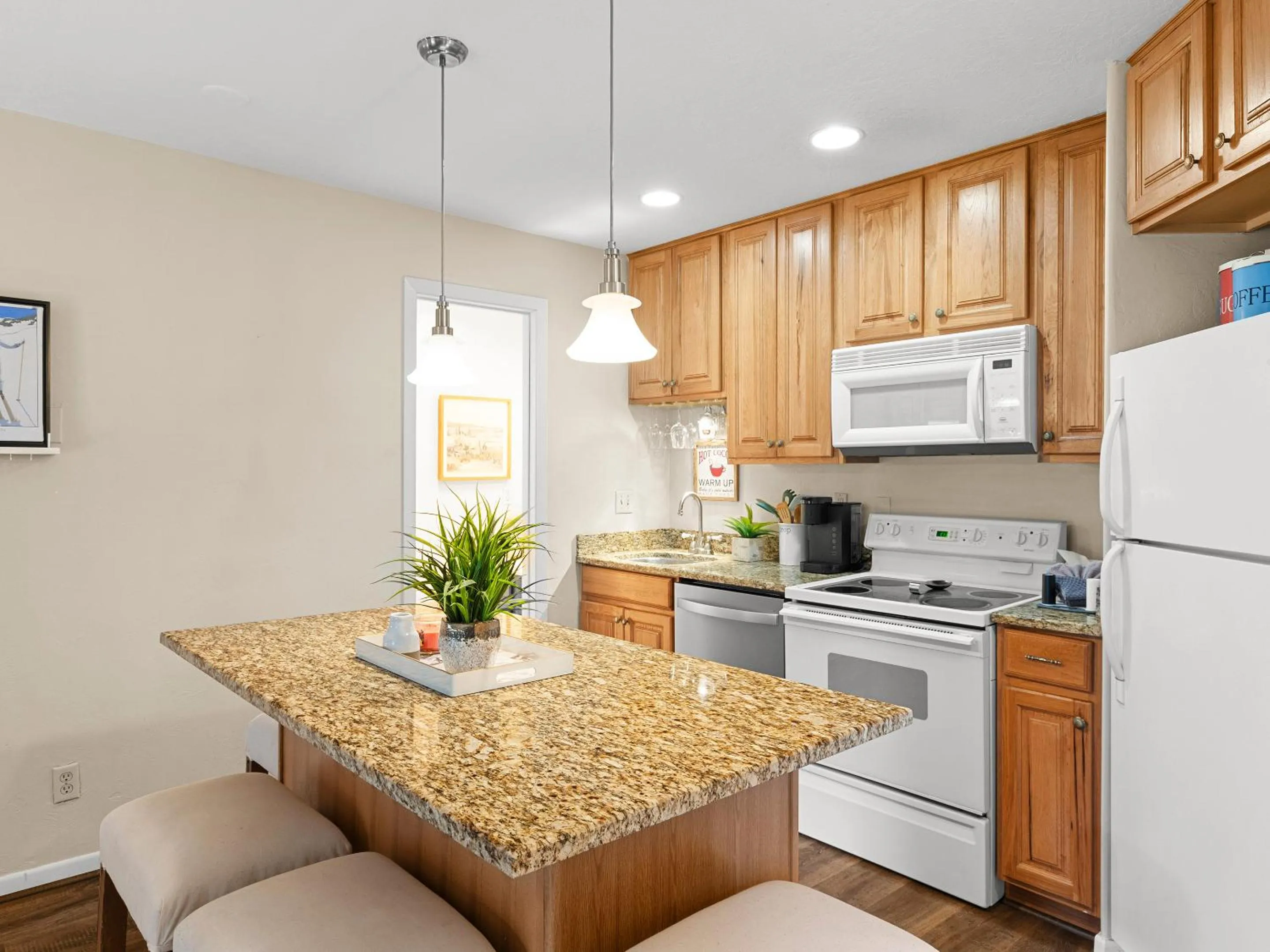 Kitchen or kitchenette in Red Pine Condominiums by All Seasons Resort Lodging