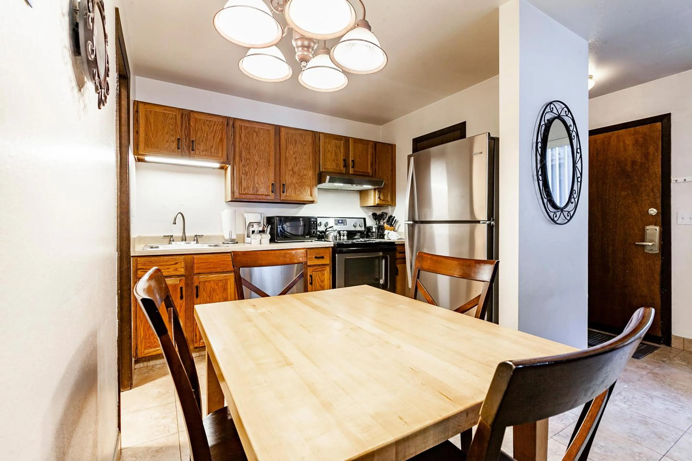 Kitchen or kitchenette in Red Pine Condominiums by All Seasons Resort Lodging