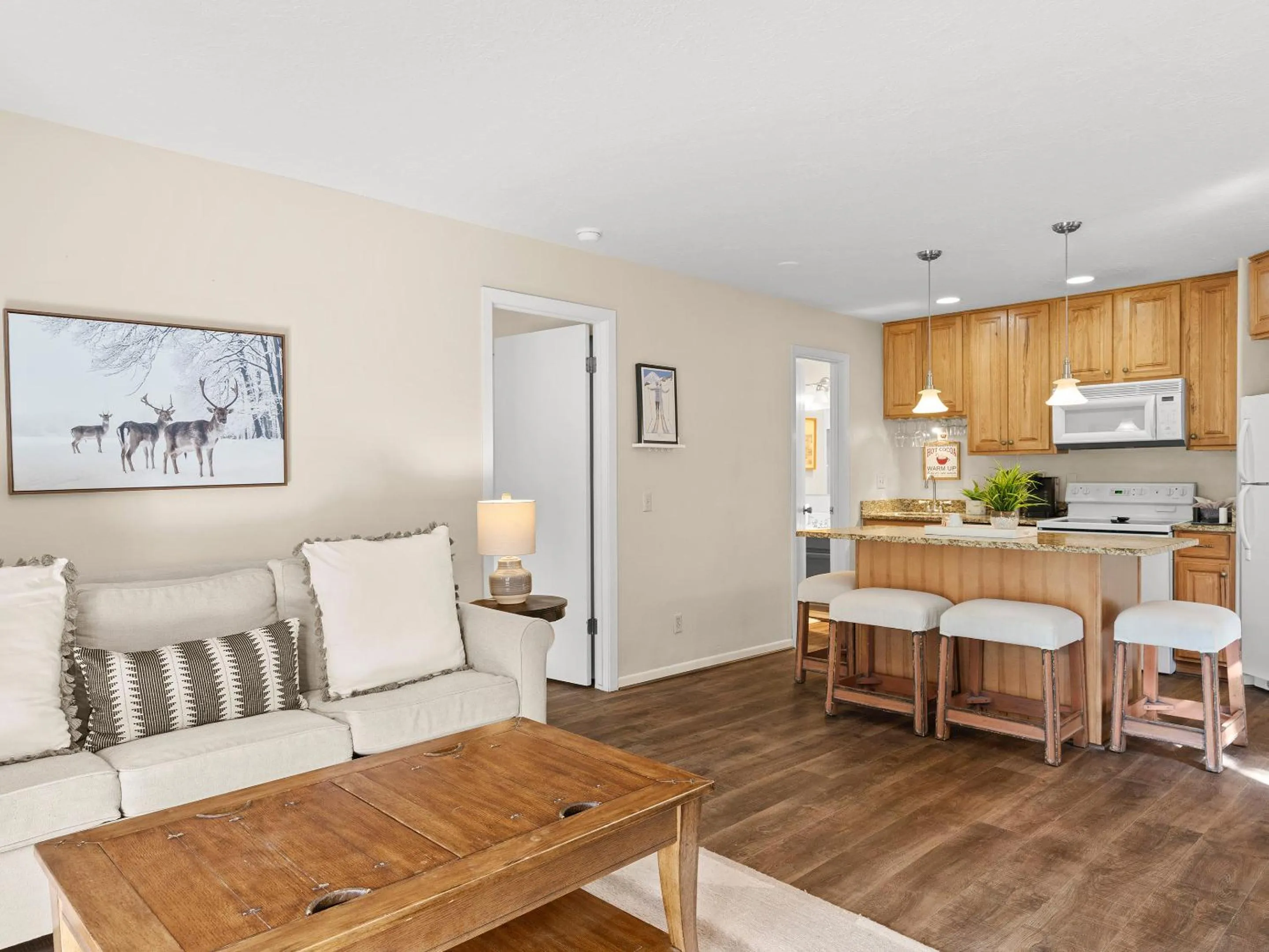 Kitchen or kitchenette in Red Pine Condominiums by All Seasons Resort Lodging