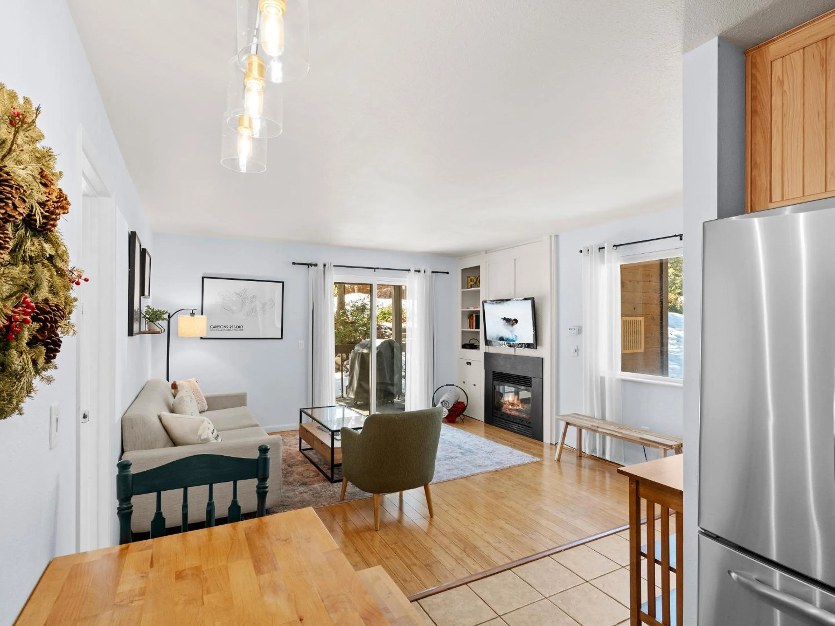 Living room in Red Pine Condominiums by All Seasons Resort Lodging