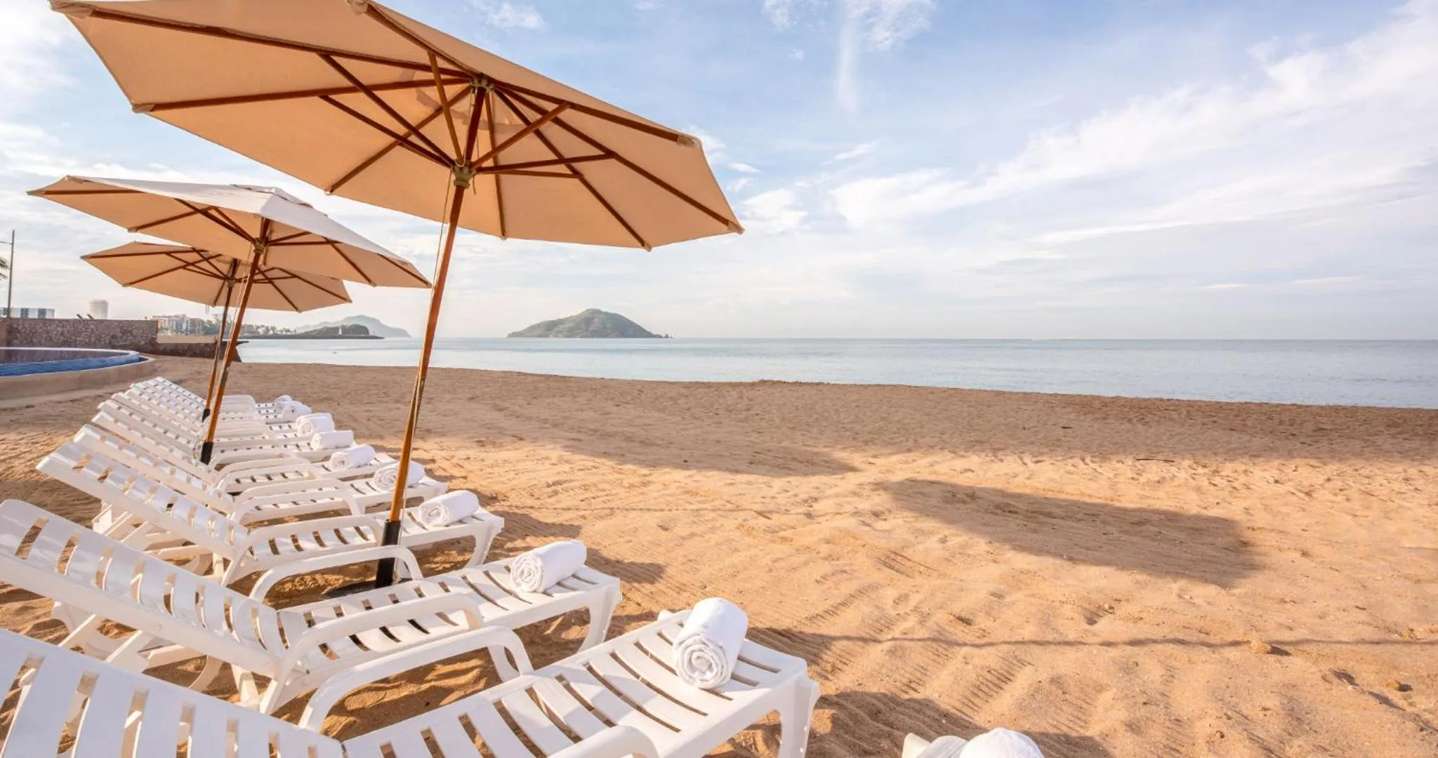 Day in Park Royal Beach Mazatlán