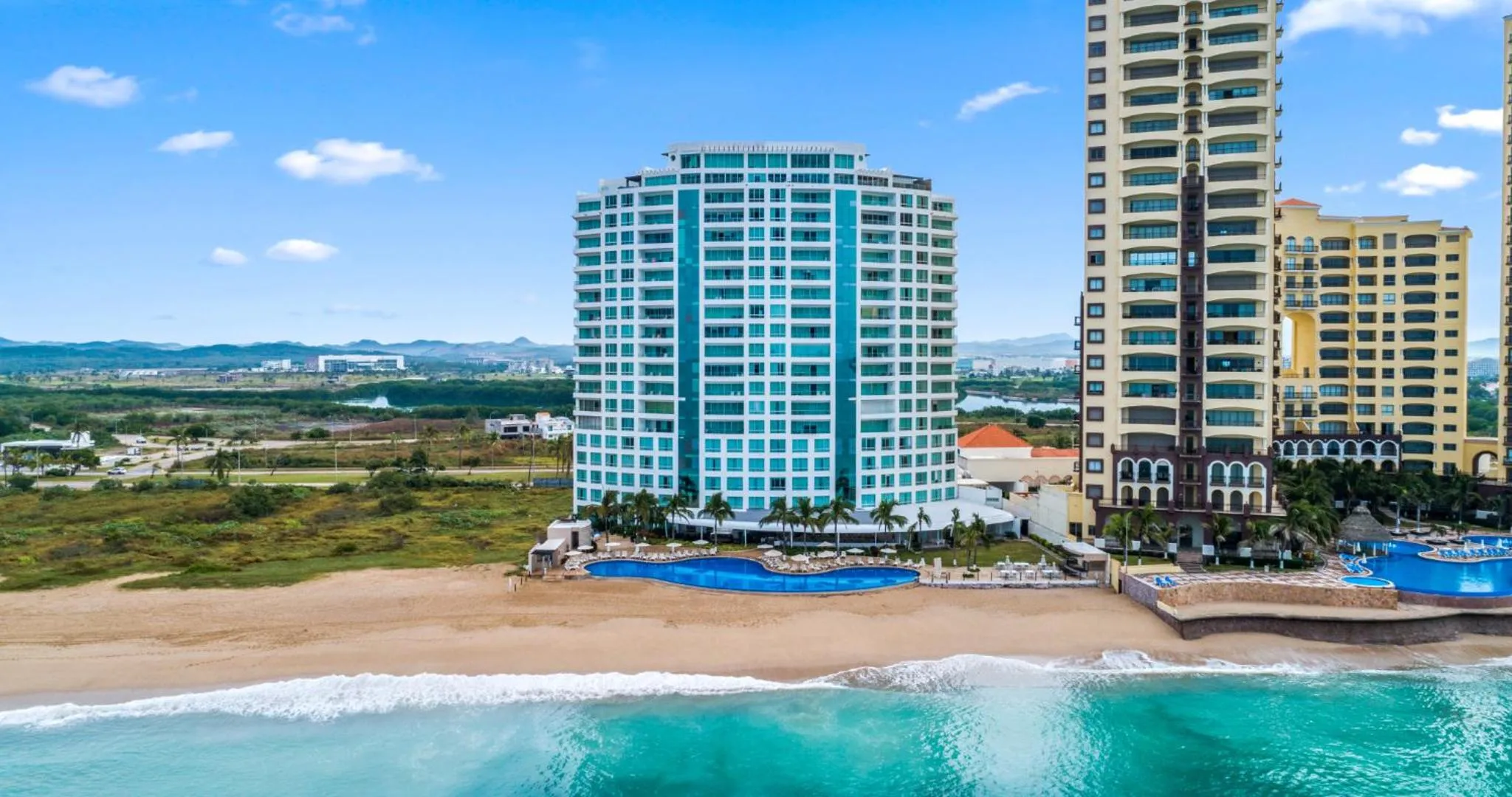 Property building in Park Royal Beach Mazatlán