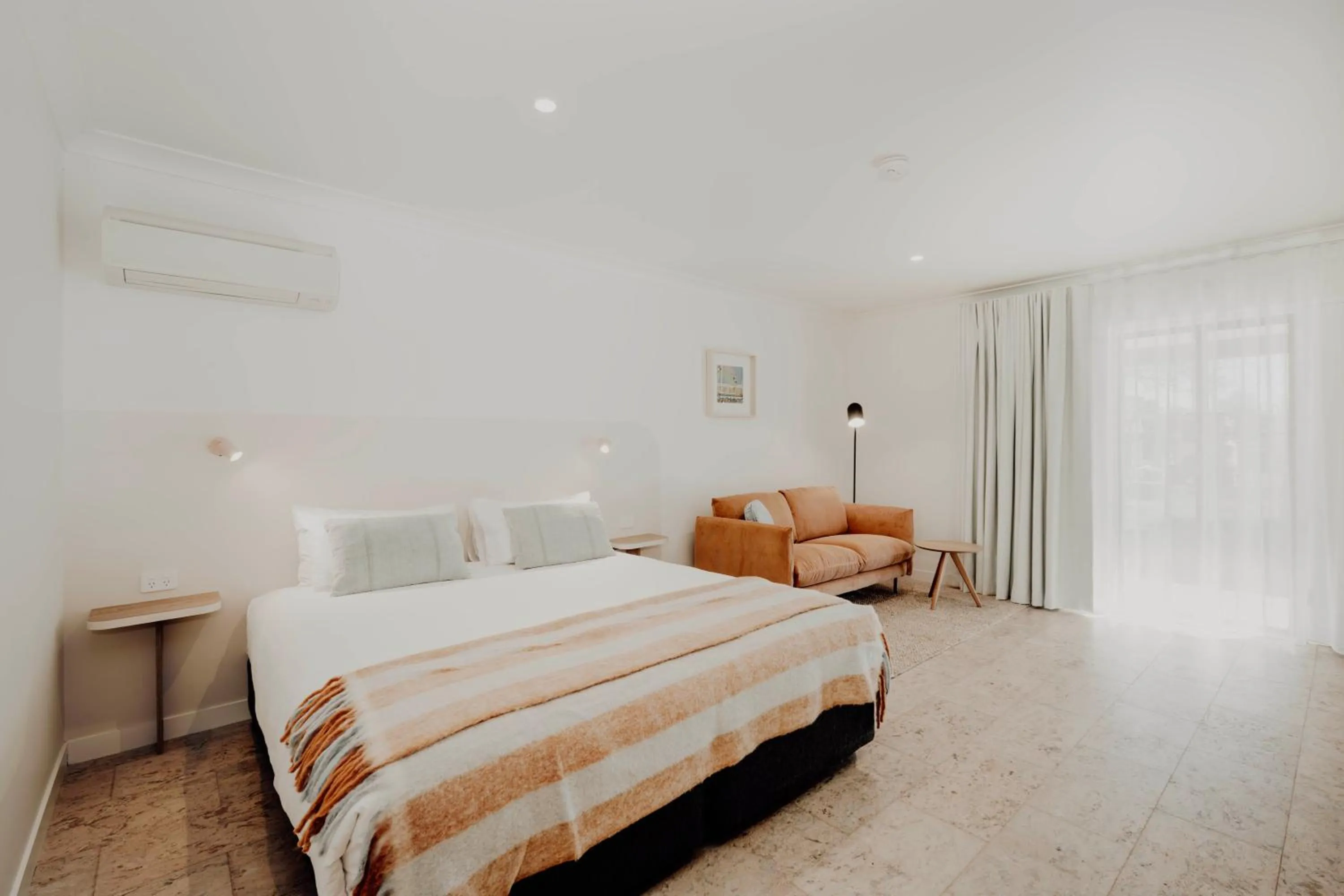 Photo of the whole room, Bed in The Cudgee at Mudgee