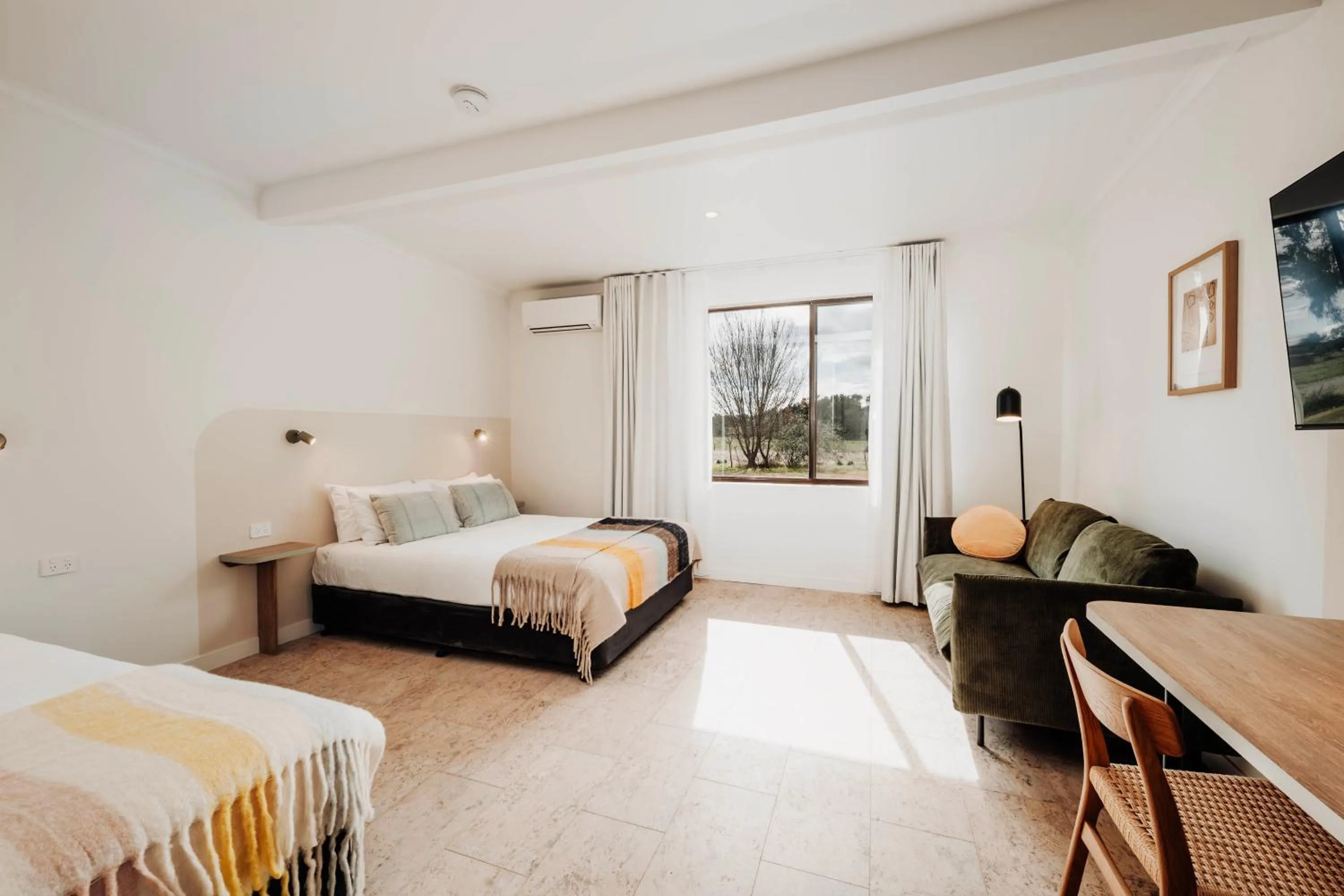 Photo of the whole room, Bed in The Cudgee at Mudgee