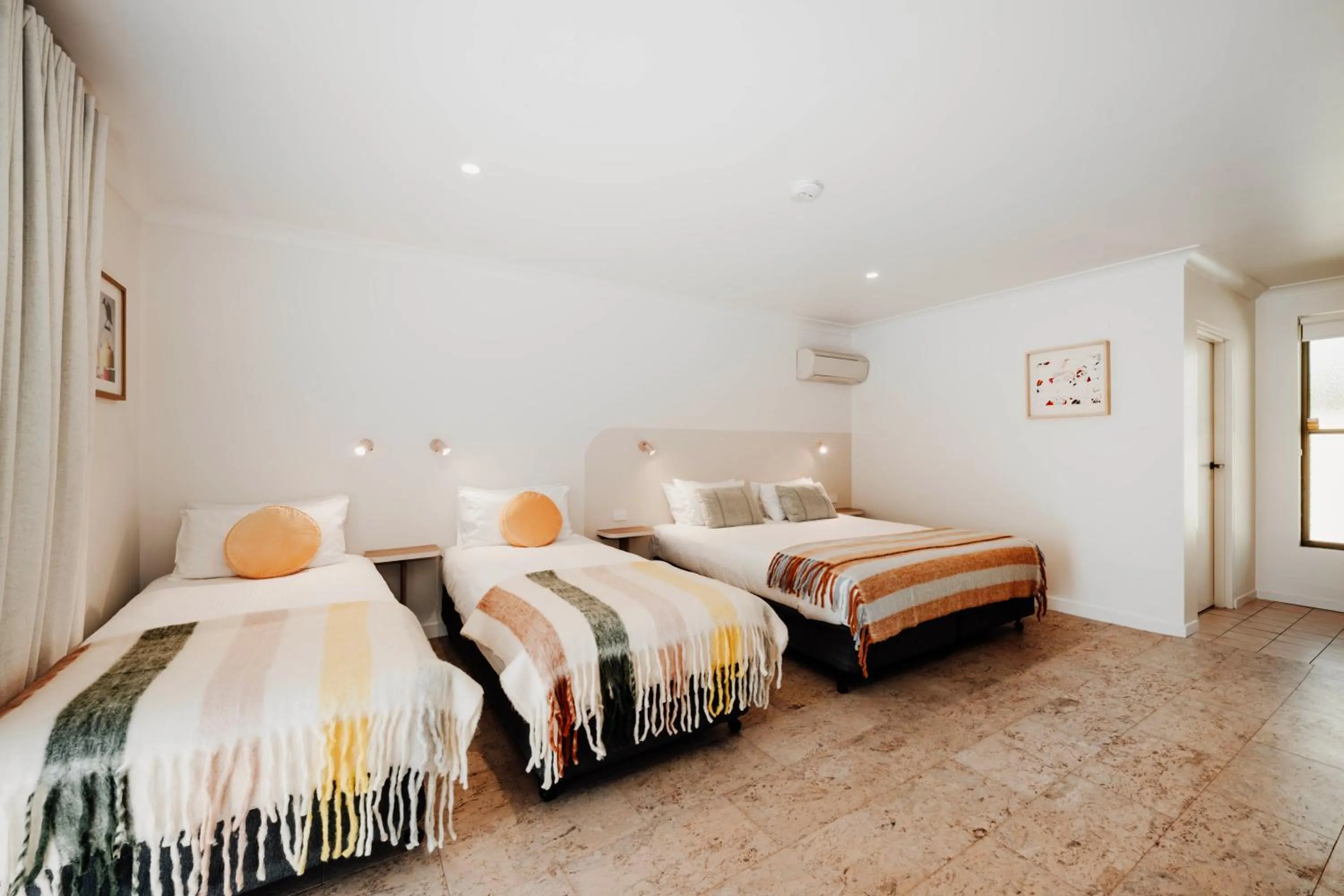 Photo of the whole room, Bed in The Cudgee at Mudgee