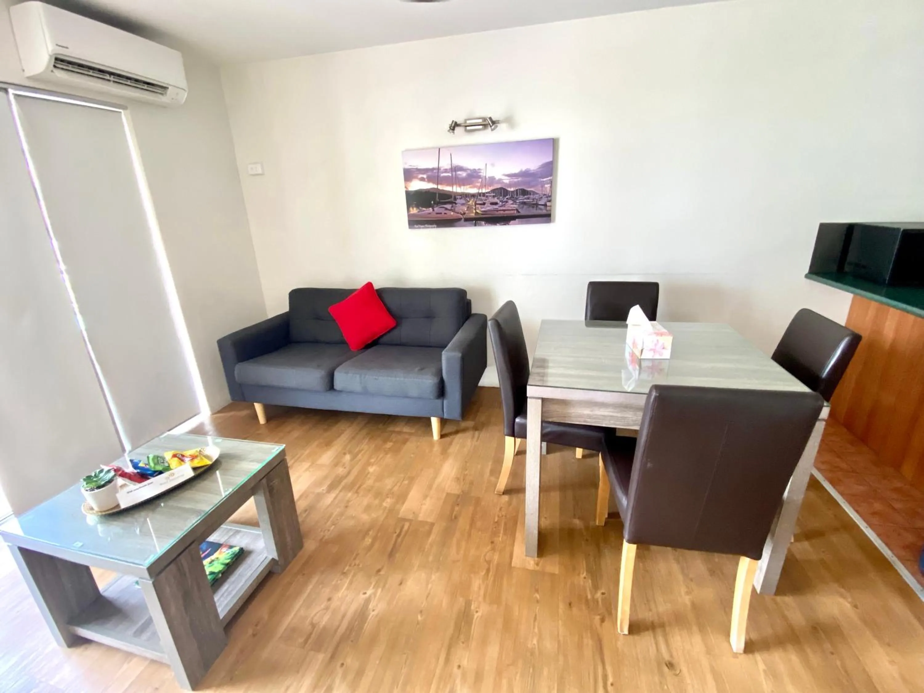TV and multimedia in Reef Gateway Apartments