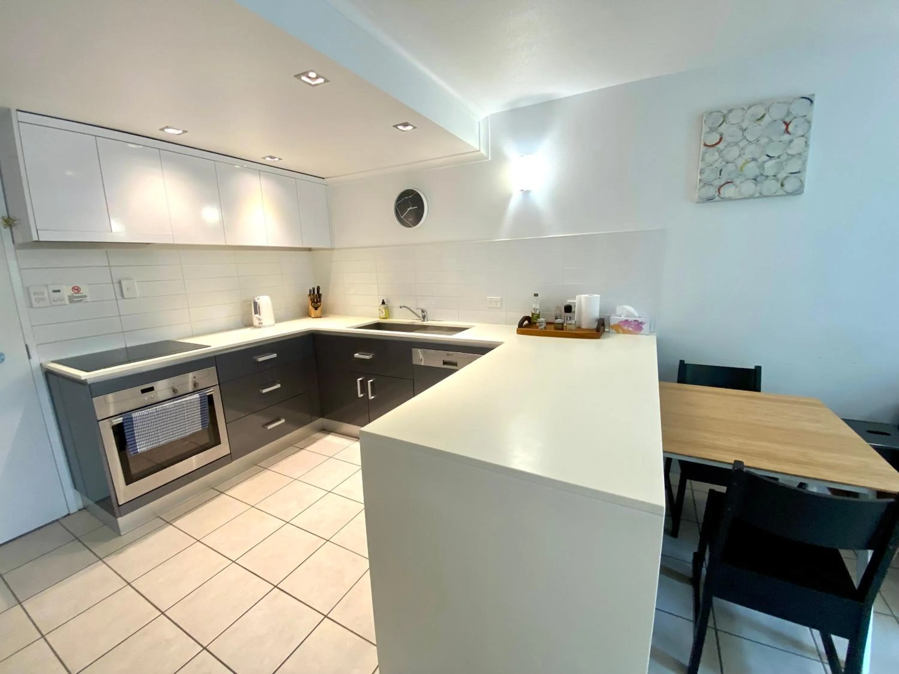 Kitchen or kitchenette in Reef Gateway Apartments