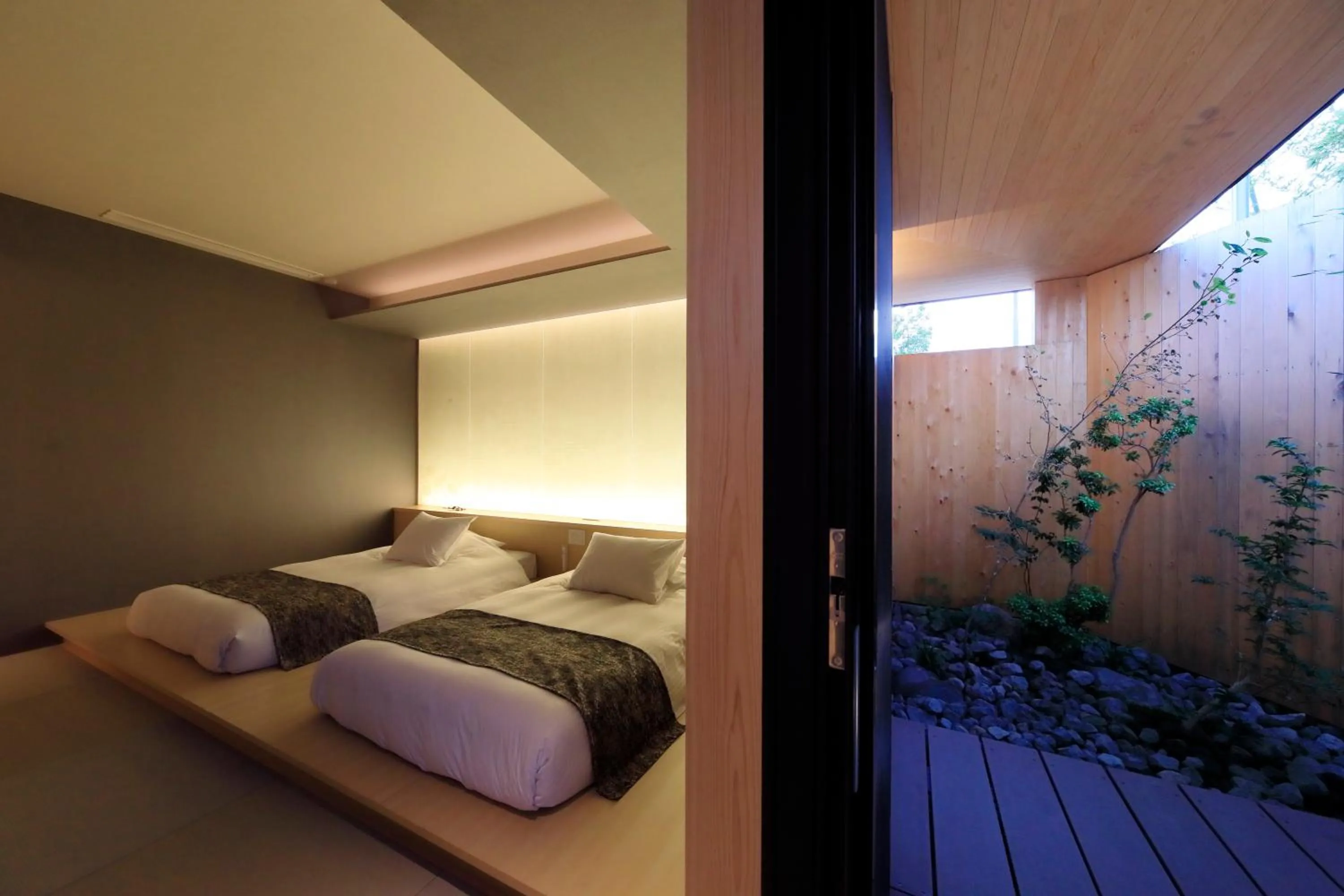 Bed in Fuji Onsenji Yumedono