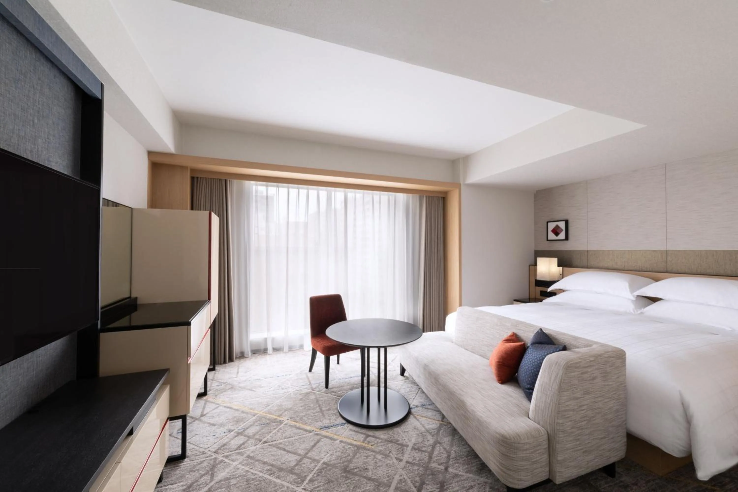 Photo of the whole room, Bed in Sheraton Miyako Hotel Tokyo