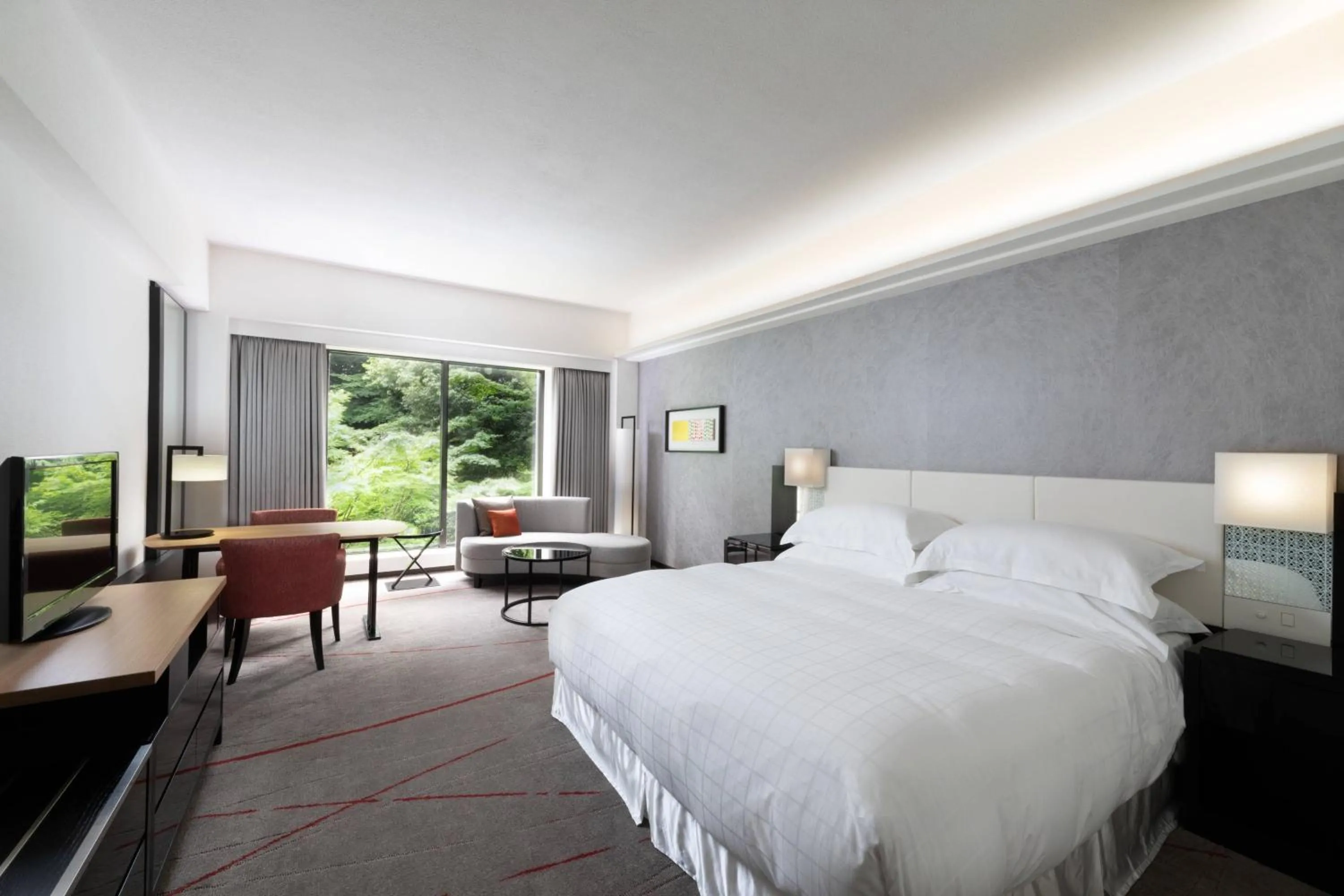 Photo of the whole room, Bed in Sheraton Miyako Hotel Tokyo