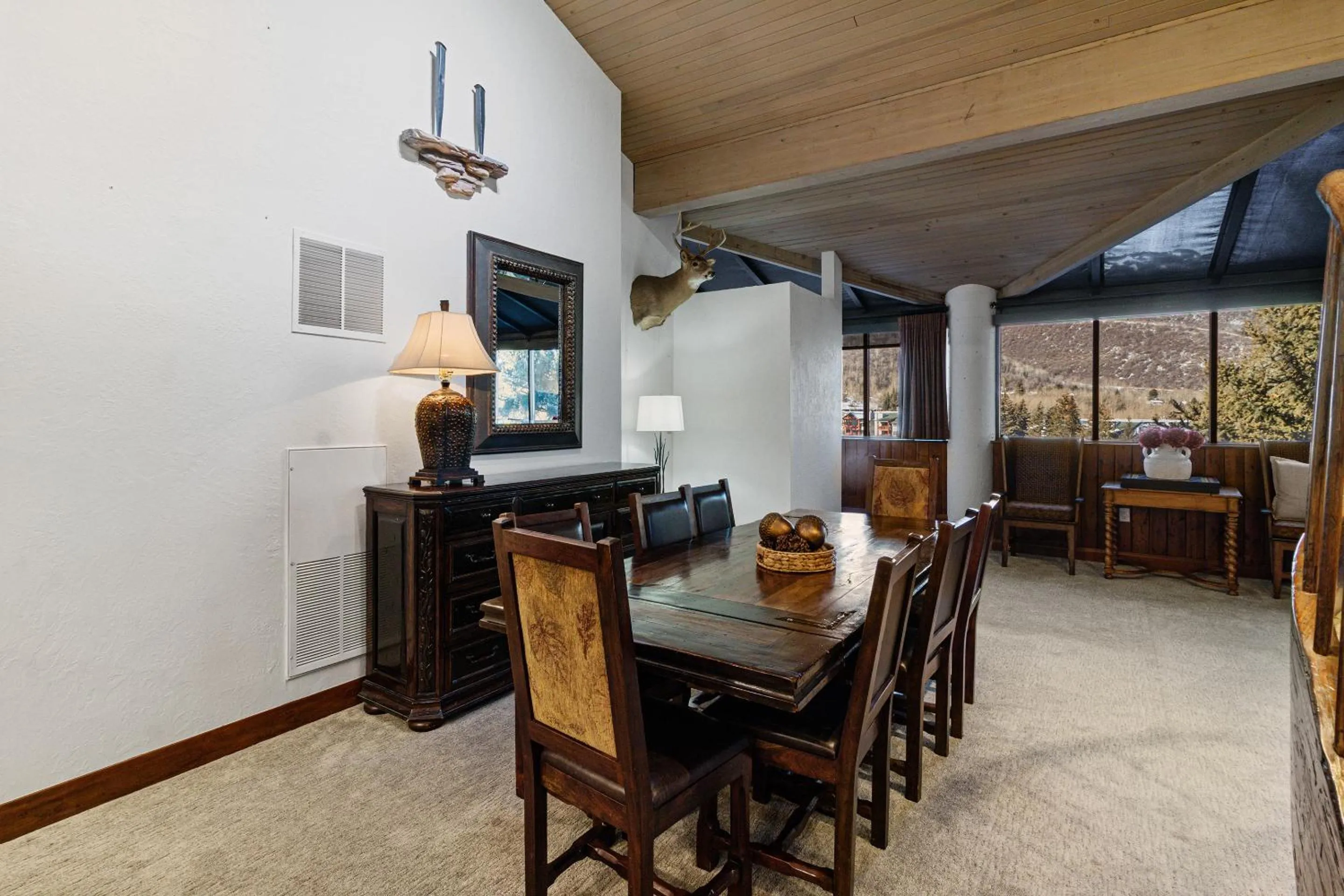 Dining area in Silver King by All Seasons Resort Lodging