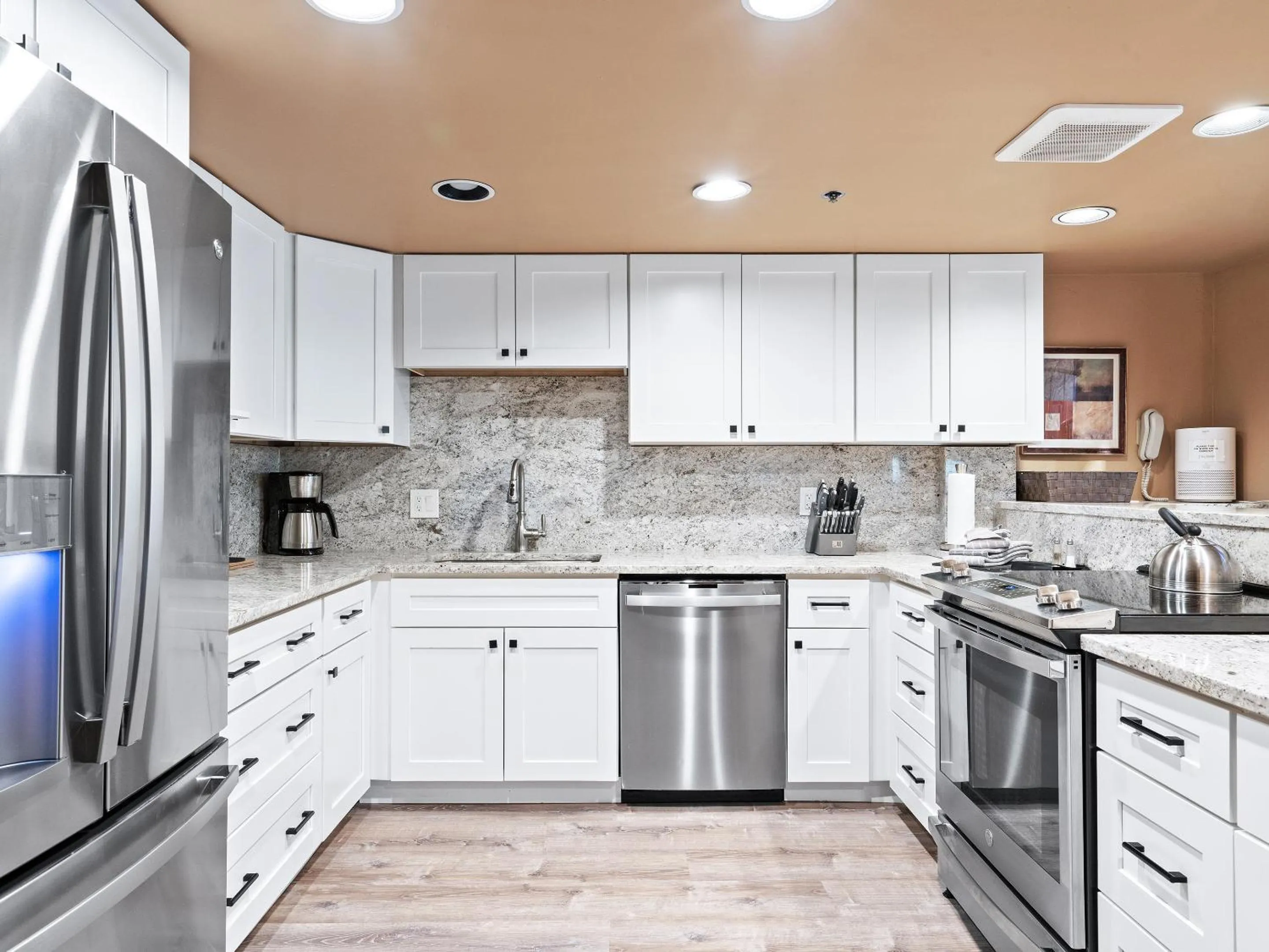 Coffee/tea facilities in Silver King by All Seasons Resort Lodging