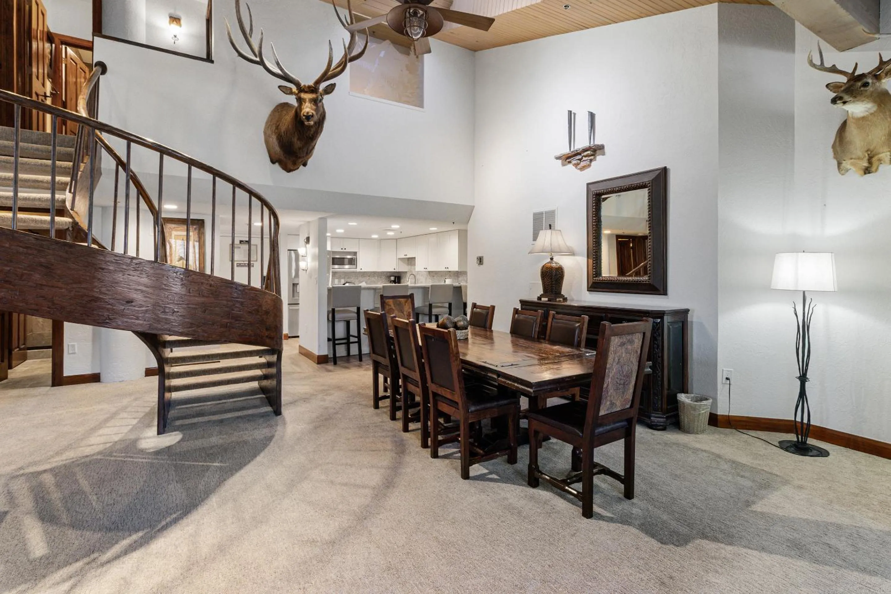 Dining area in Silver King by All Seasons Resort Lodging