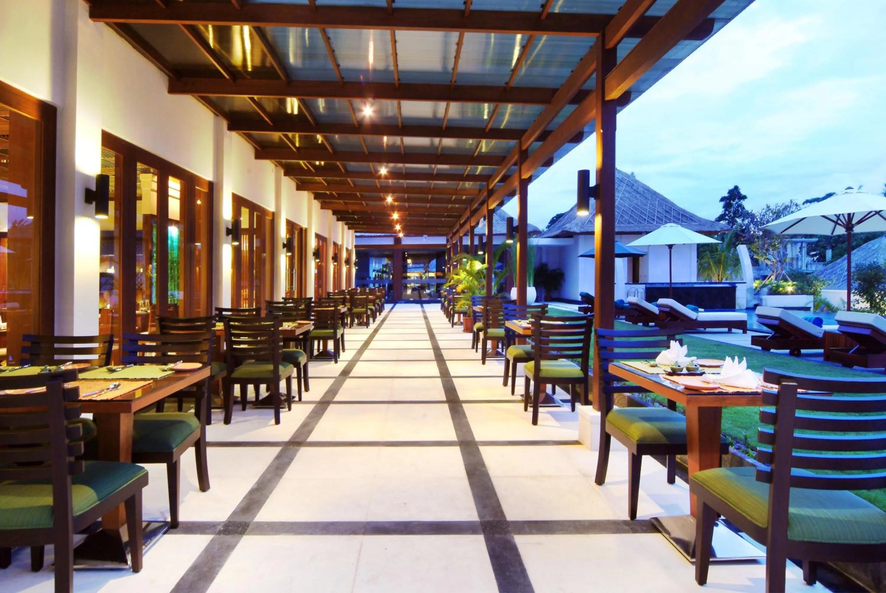 Restaurant/places to eat in Villa Mahapala