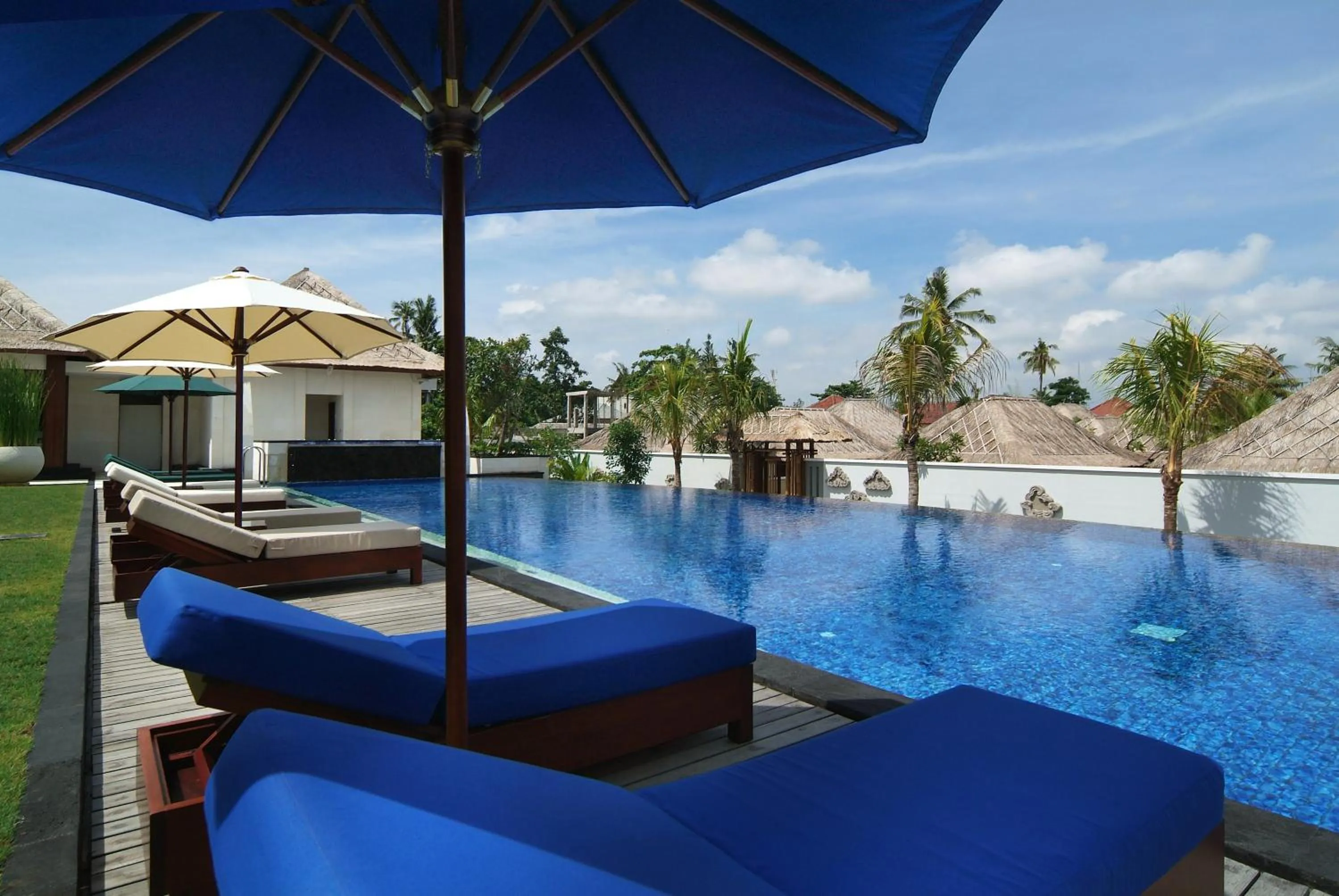 Swimming pool in Villa Mahapala