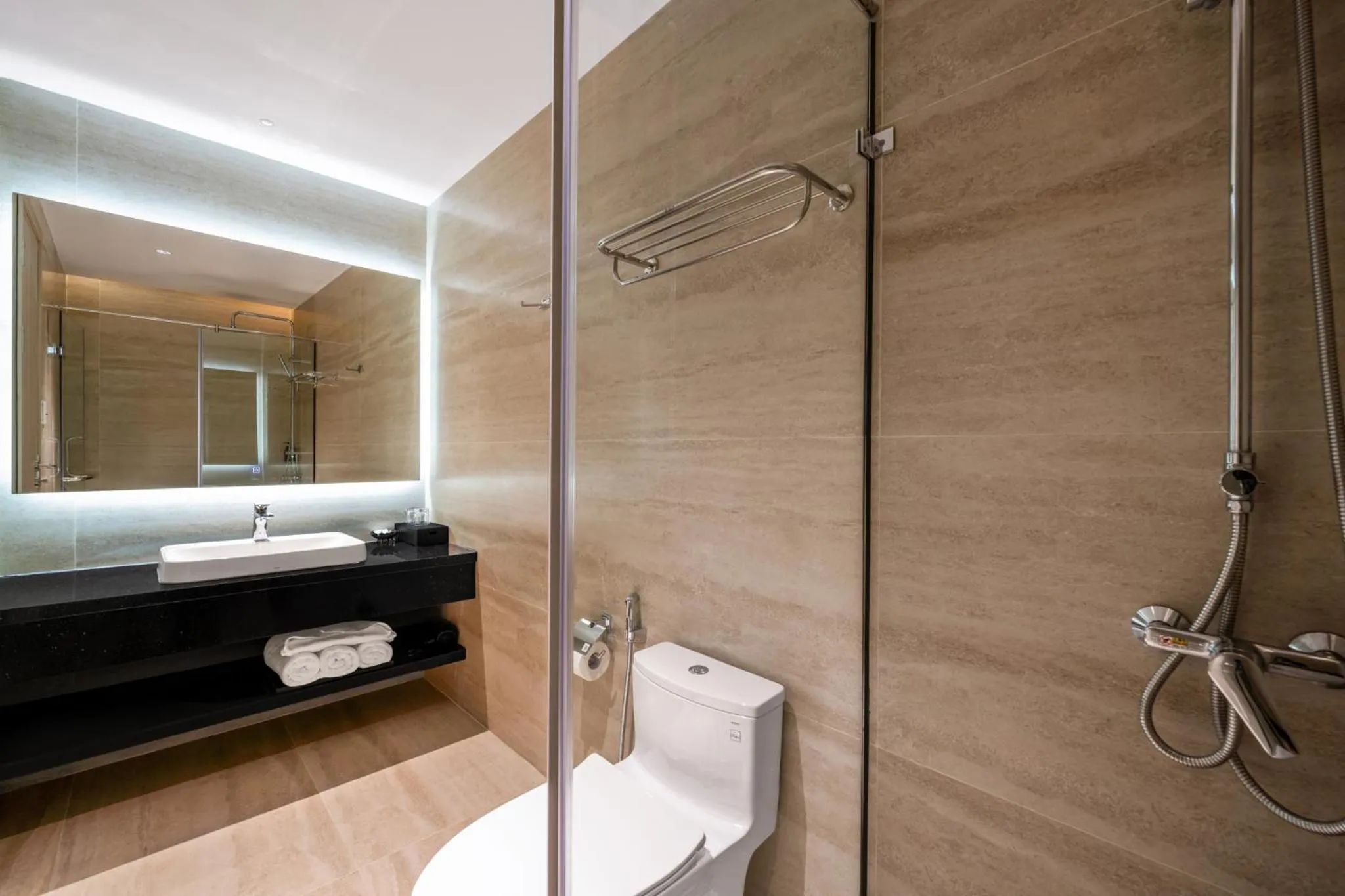 Shower in Sun River Hotel