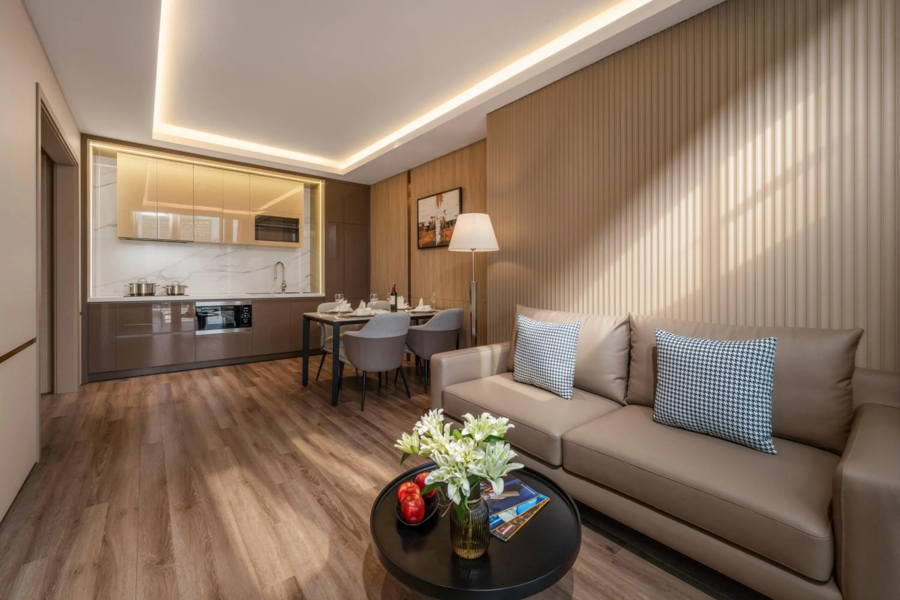 Kitchen or kitchenette in Sun River Hotel