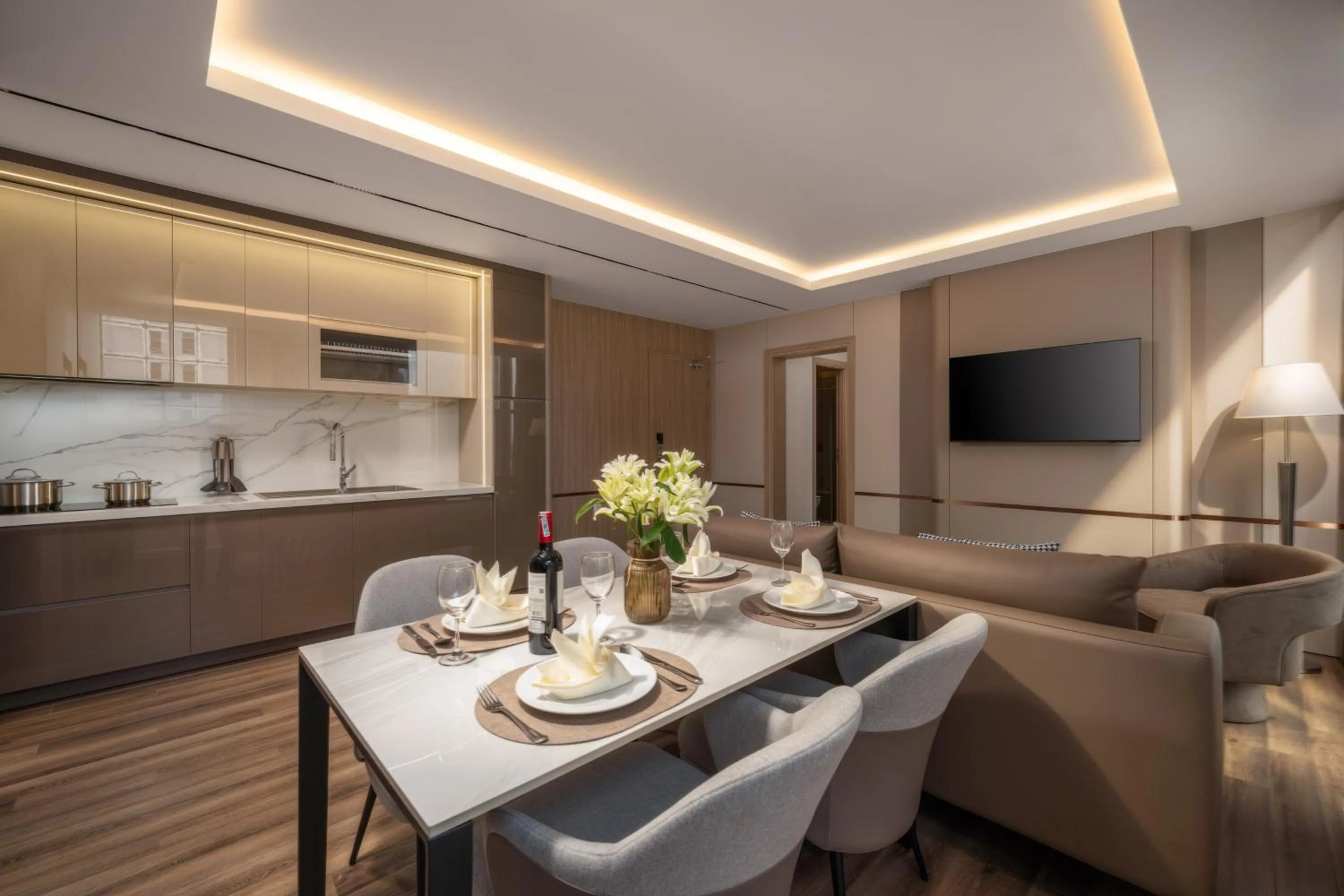 Kitchen or kitchenette in Sun River Hotel